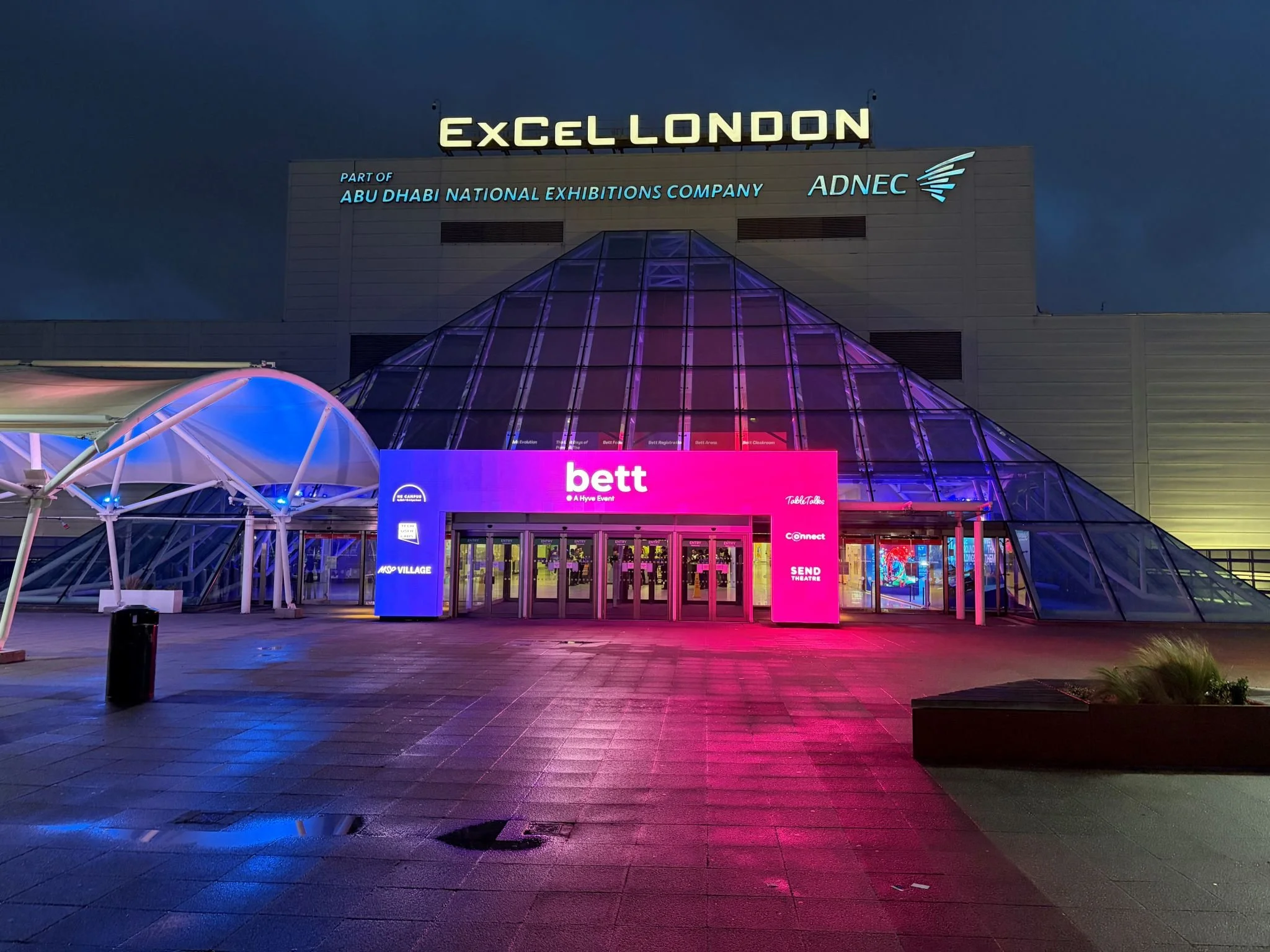 bett pyramid screen.jpg