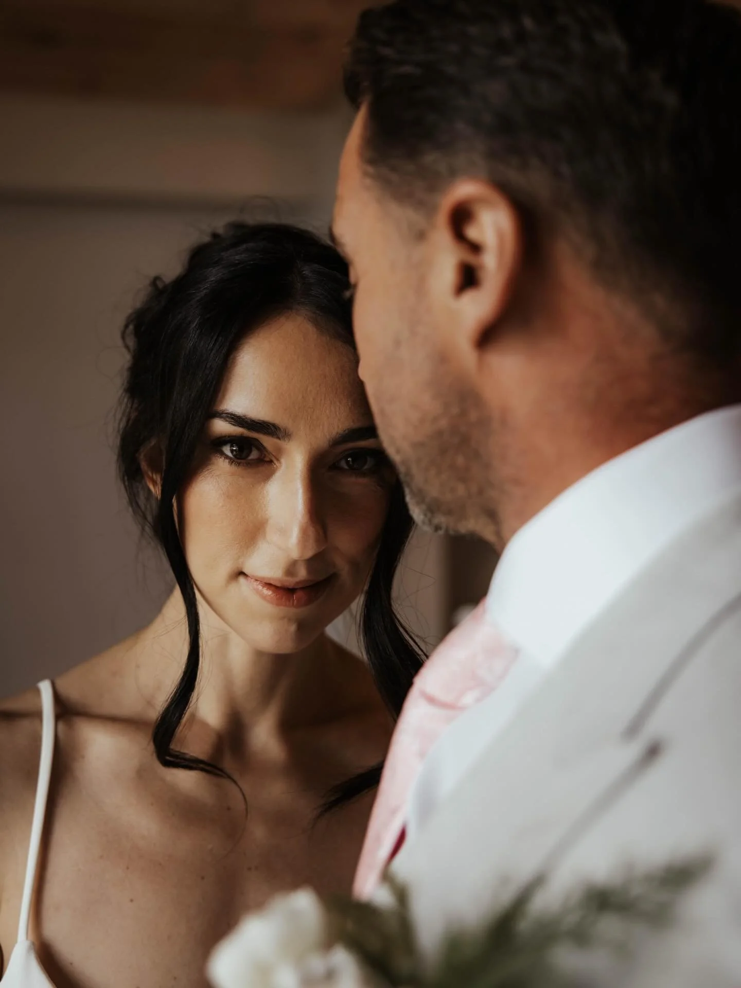 Gorgeous images by @holliegoddenphotography for a shoot at @farmhousefincham 

Models - @laurasuttonmodel @flaviaferretti__ 
Makeup - @laurenmeredithmua
Florists - @norfolk.dreamscapes 
Hair styling - @glowupbeautyandbridal 
Dresses - @aimemoiencoreb