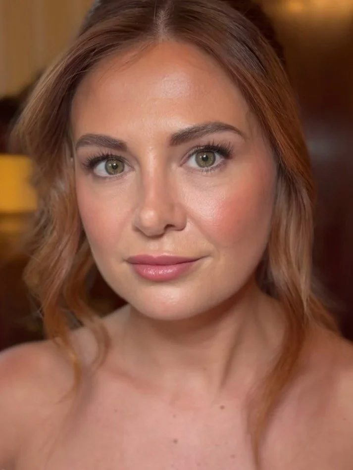 If your idea of bridal glam is polished, effortless and still feels like you, you&rsquo;re in the right place 🤍

I loved this makeup on the beautiful Emma for a shoot with @thehausofcma ✨I focused on creating refined, glowy skin (that still looks li