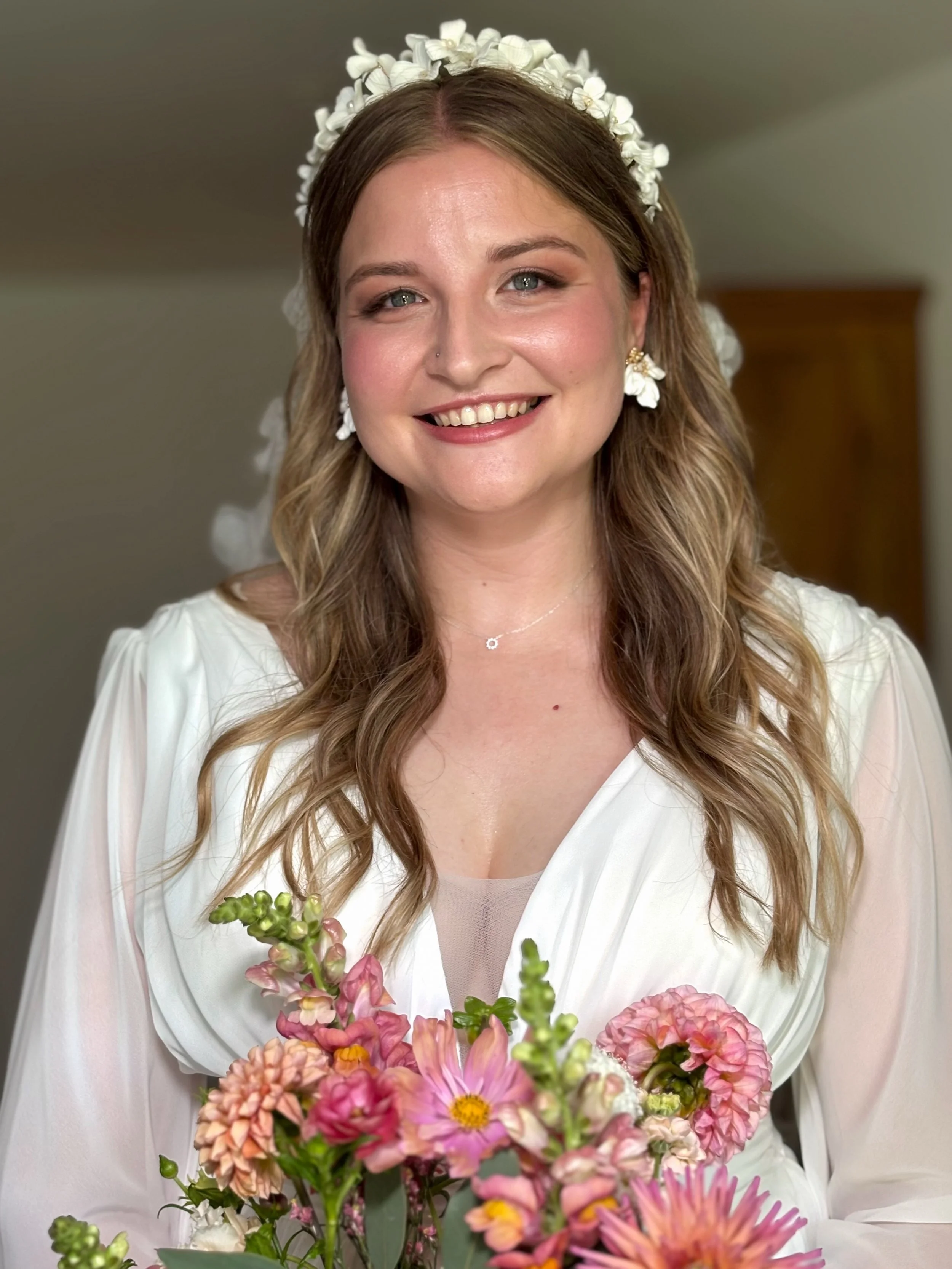 The loveliest morning at @dairy_barns a couple of weeks ago, getting the beautiful Charlotte ready for her ceremony at @waxhambarn ✨✨

Using @charlottetilbury &lsquo;Pinkgasm&rsquo; Beauty Light Wand &amp; @maccosmeticsuki &lsquo;Into The Pink&rsquo;