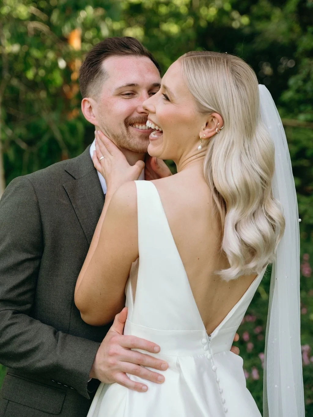 Throwback to beautiful Jazz&rsquo;s wedding day back in May at the gorgeous @chaucerbarn ☀️

I love seeing your professional photos! How beautiful are these shots by @abimckennaphotography 💖💖

Suppliers for the day:

Photographer @abimckennaphotogr