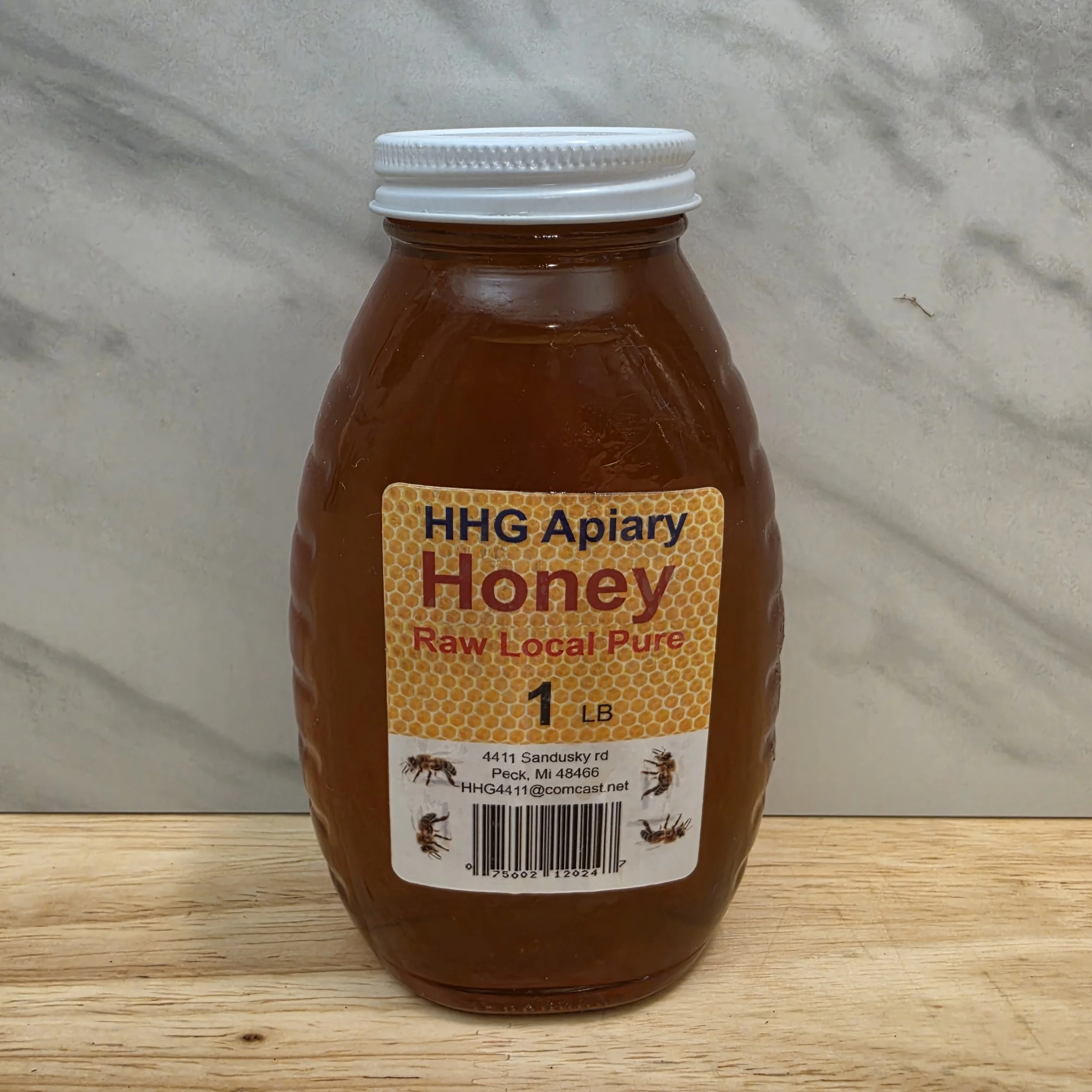 Raw Honey: Experience the purity of raw honey, a natural sweetener rich in nutrients and antioxidants. Harvested without processing, it preserves its enzymes, vitamins, and minerals for optimal benefits. Perfect for culinary uses, skincare routines, 