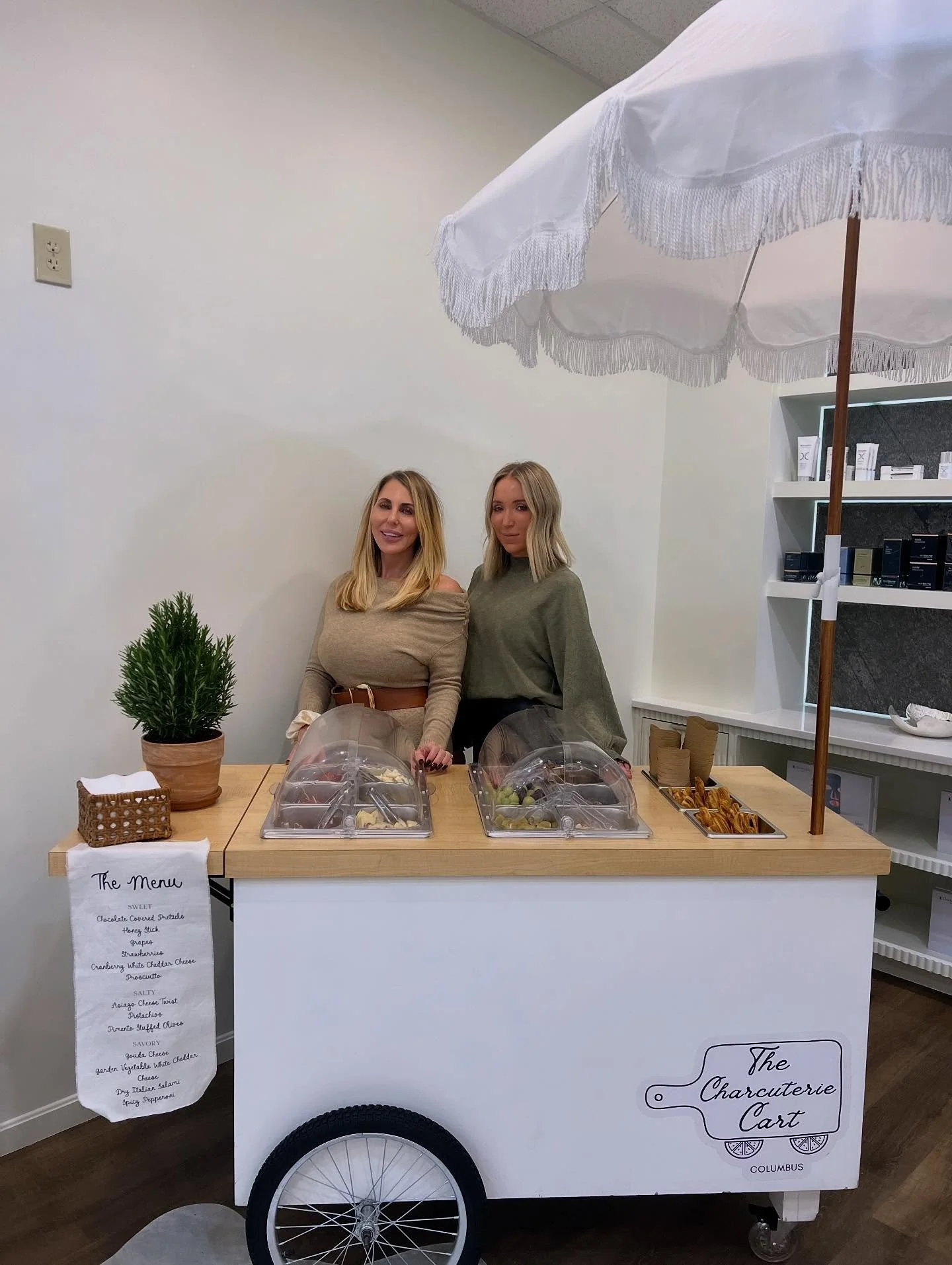 We had such a fun first day of our Turkey Tox event! Thank your for all our amazing patients who came out to see us! Can&rsquo;t wait to do it all again tomorrow🦃🍁💉

☎️ 614-545-2002
💻 info@monarch-aesthetic.com
#skincare #skinhyrdration #skinisin