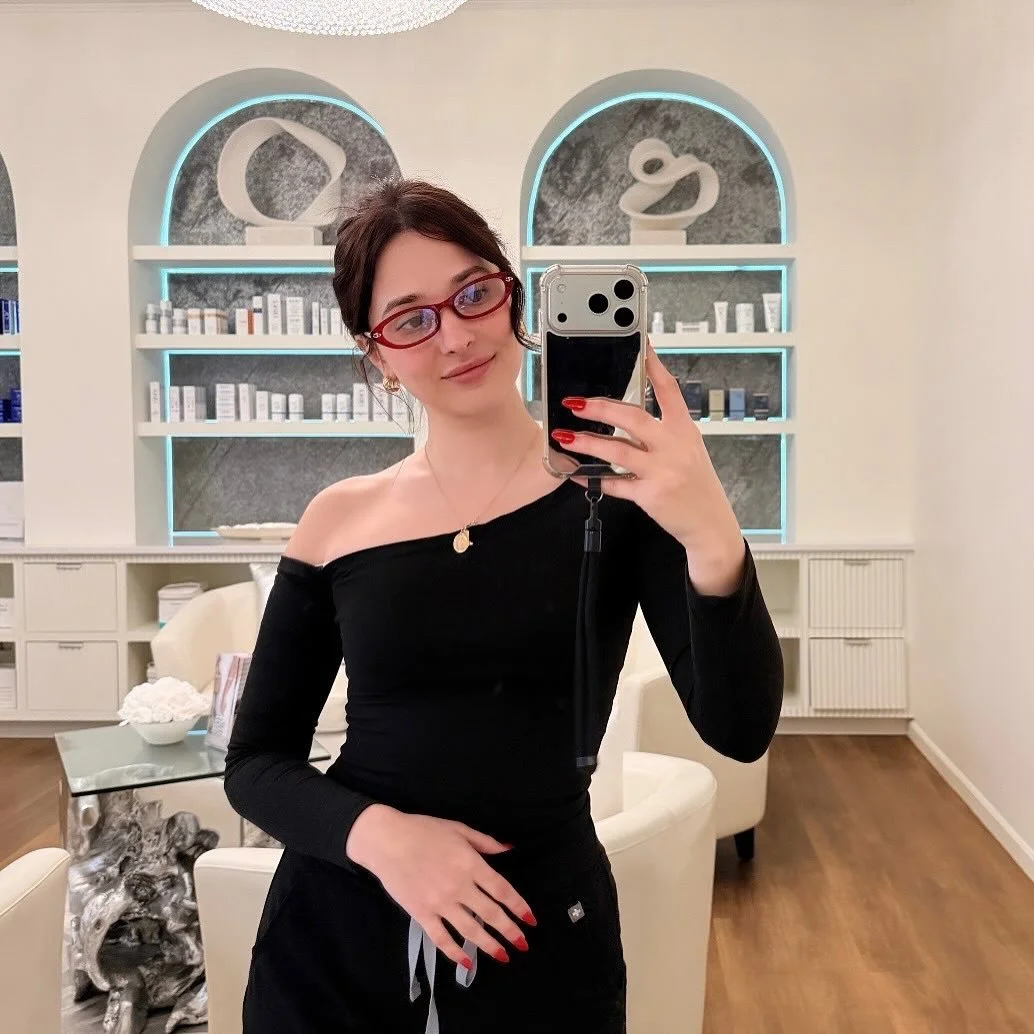 Please give a warm welcome to Mikayla! She is the newest member of our Monarch family! Mikayla is an #aesthetician with a decade of #experience in #aesthetics and we are super excited to have her! You can #ʙᴏᴏᴋɴᴏᴡ with Mikayla for #facials #microderm