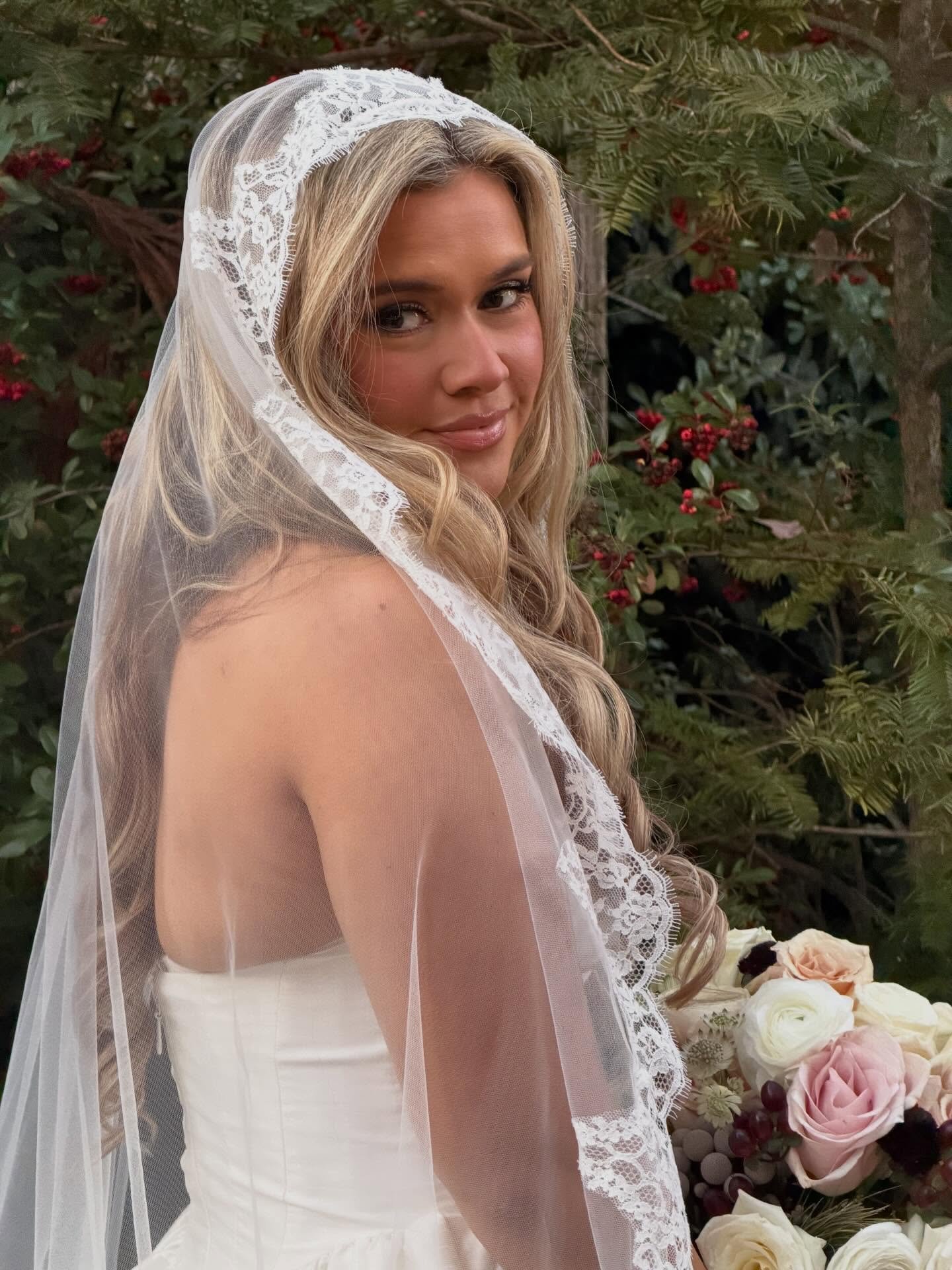 some of my favorite stills from D + R&rsquo;s wedding day &hearts;️🎄

wedding content creator @unveiledbridesco 
photography @jordiphotog 
venue @hollyhedgeestate 
florist @kathyangelinovich 
makeup @debraalethia_ 
hair @glossedbyannie 
dj @sceevent