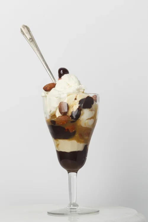 Build+your+own+sundae_6117.webp