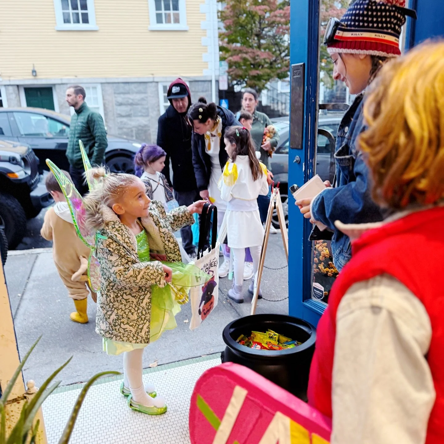 &ldquo;Get a boat load of candy&rdquo;, our neighbors said - and we did. Errr, next year we&rsquo;re gonna need a bigger boat. 😜We had SO much fun at our first downtown Trick-or-Treat! Happy Halloween, Marblehead! ✌️