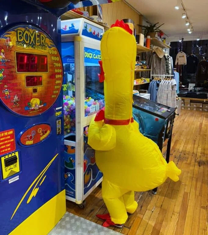 Chicken vs Duck. 👻 @luck325