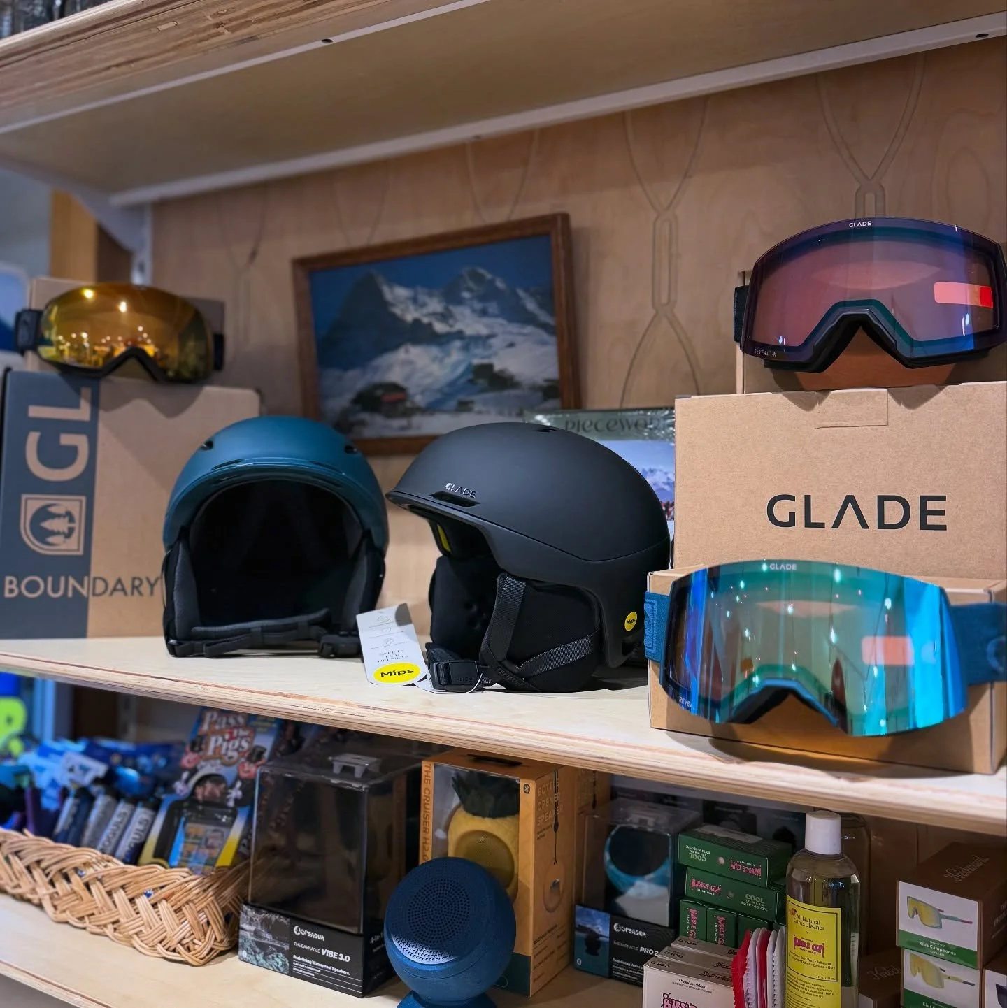 It&rsquo;s NOV 1 and ski is officially in the air, can you smell it? Colorado-based @gladeoptics helmets and goggles are new in the shop.