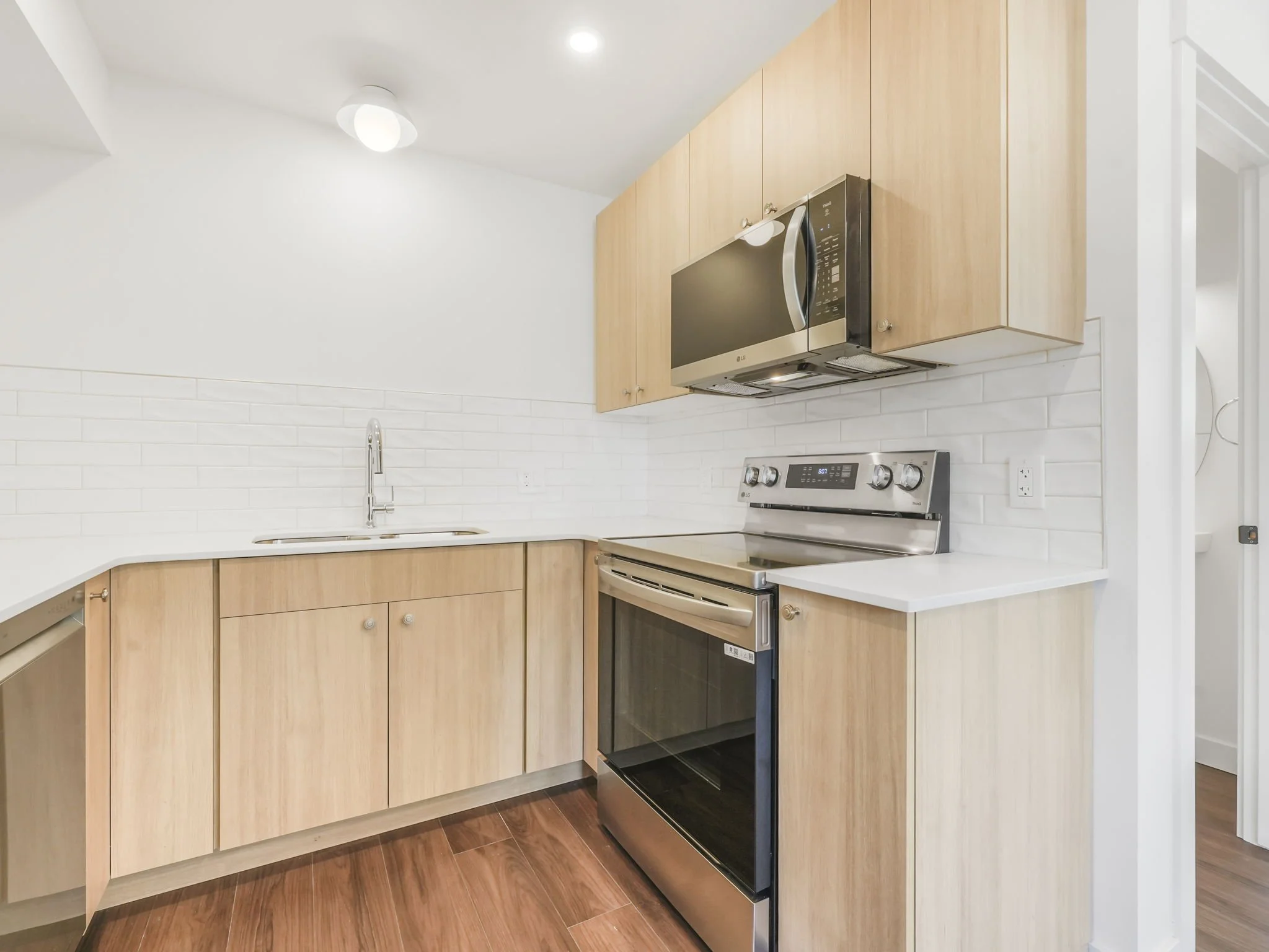 G1-10994 141 St NW
