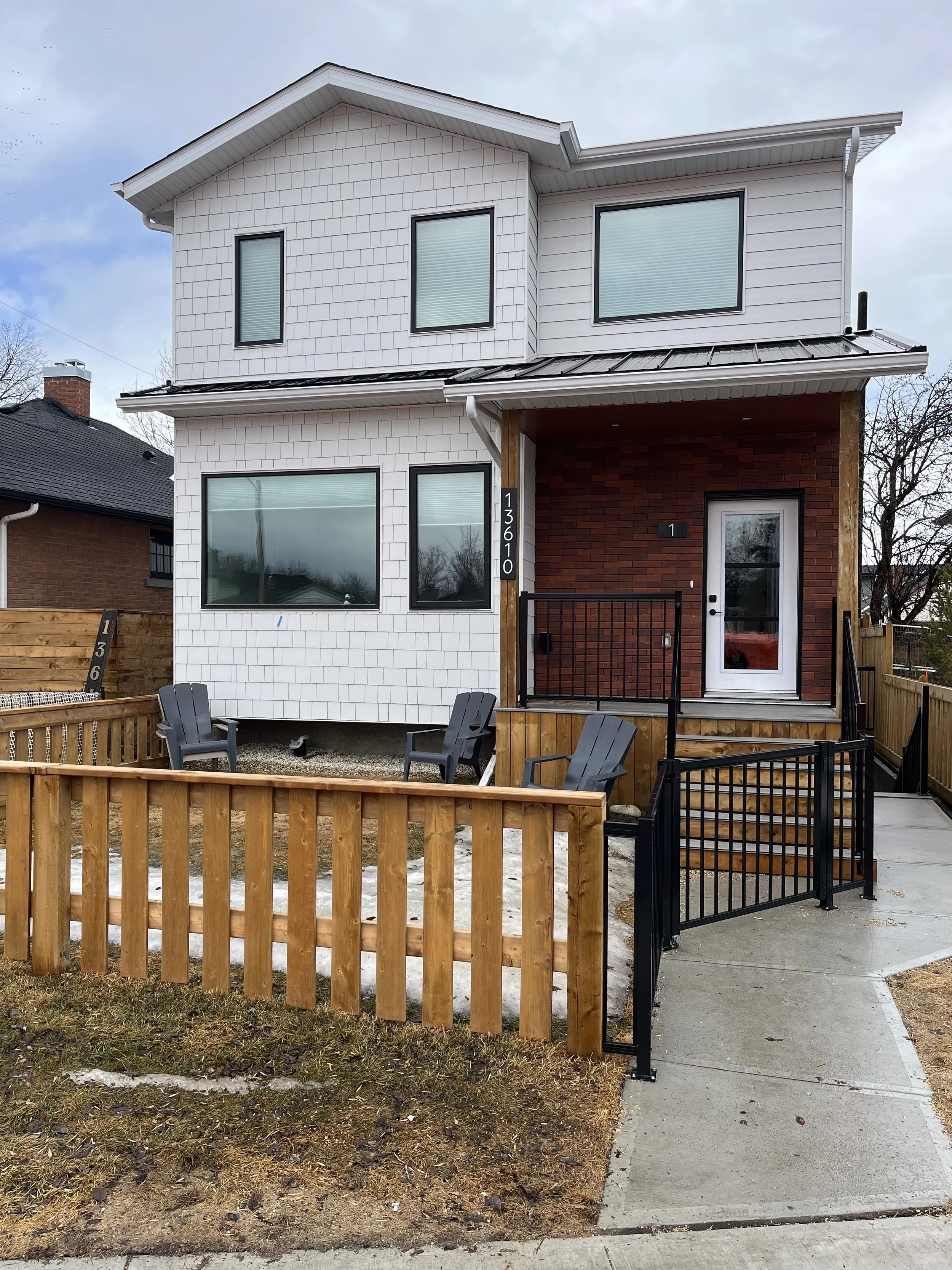 1-13610 Stony Plain Rd
