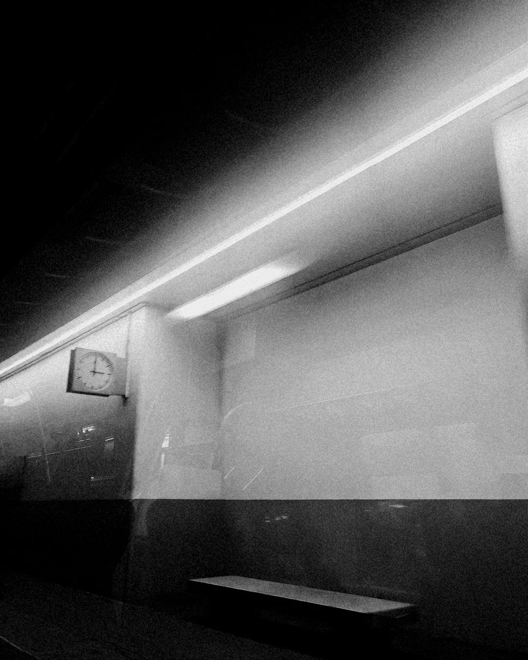 The Seat of Passing Time. 

#streetphotographybnw #streetphotographyworldwide #streetphotointernational
#onearthmagazine
#nowherediary
#photocinematica