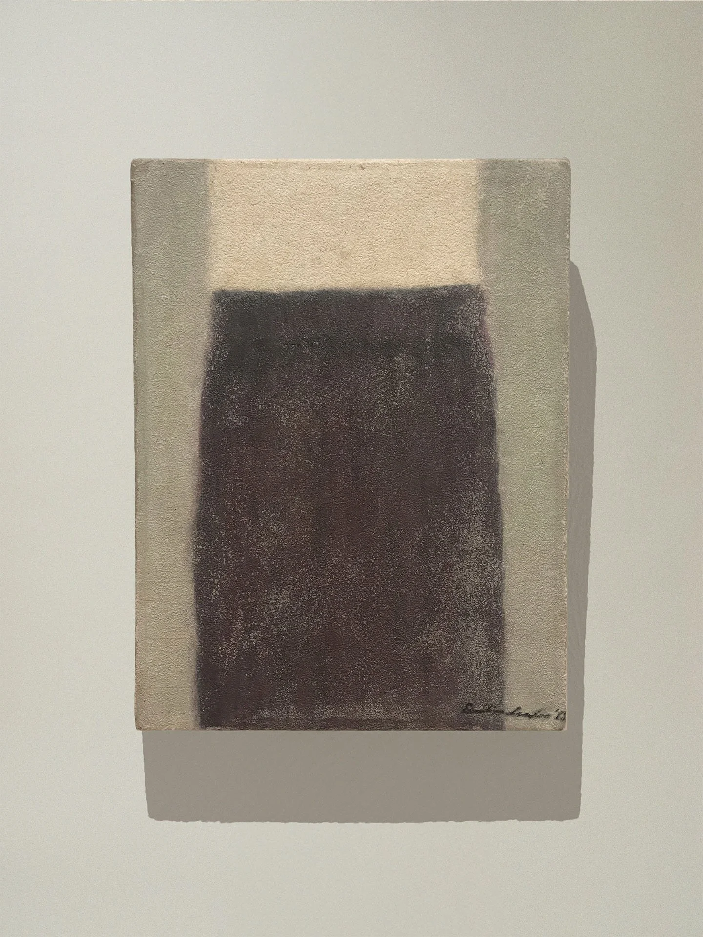 Tu – Silhouette by Emilia Lemaire, 2025. A dark aubergine silhouette fills the lower canvas, beneath a pale cream band and between soft grey edges.