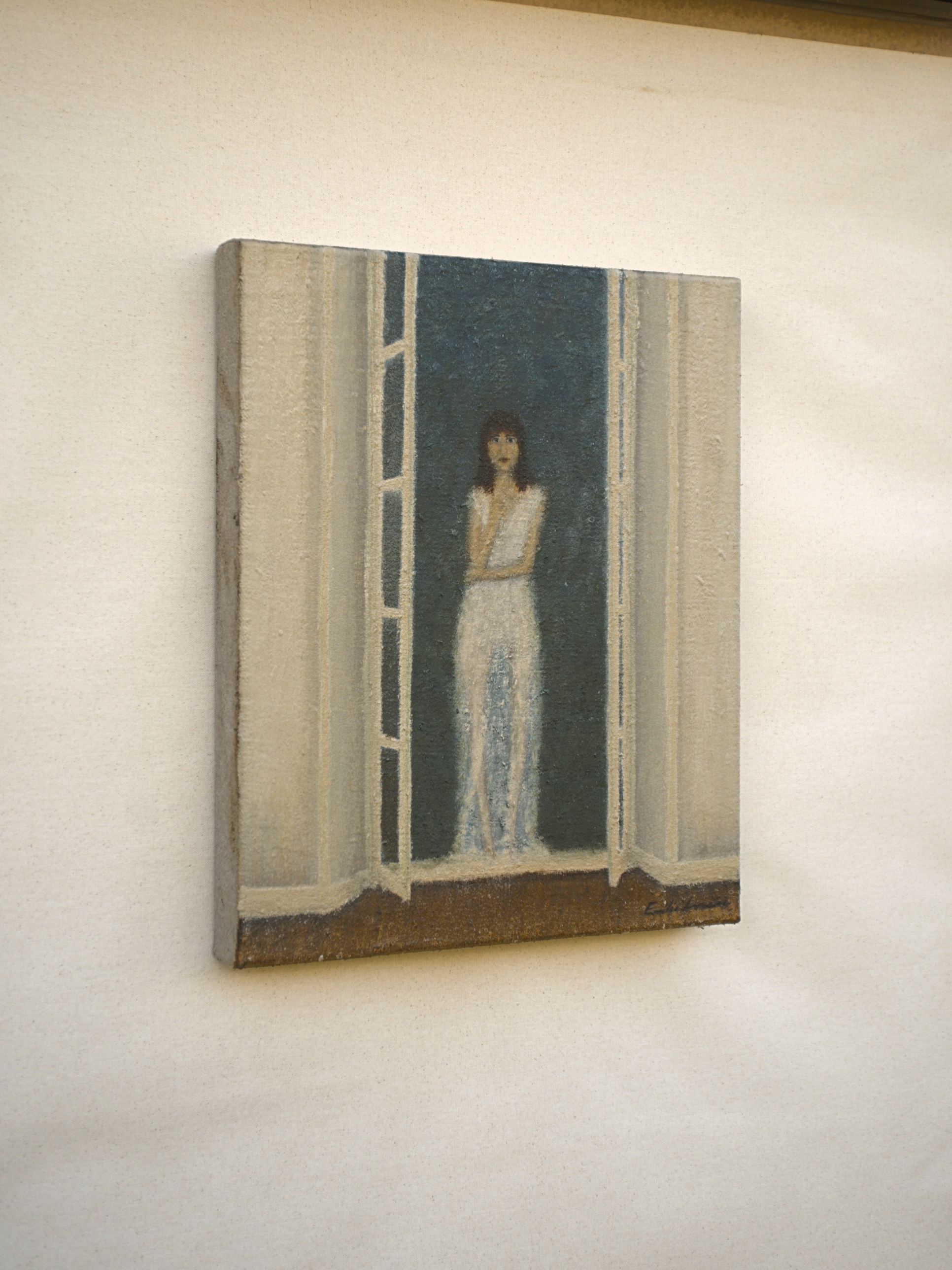 Je – Soirée by Emilia Lemaire, 2026, seen from the side, showing the depth of the canvas and the salt surface.