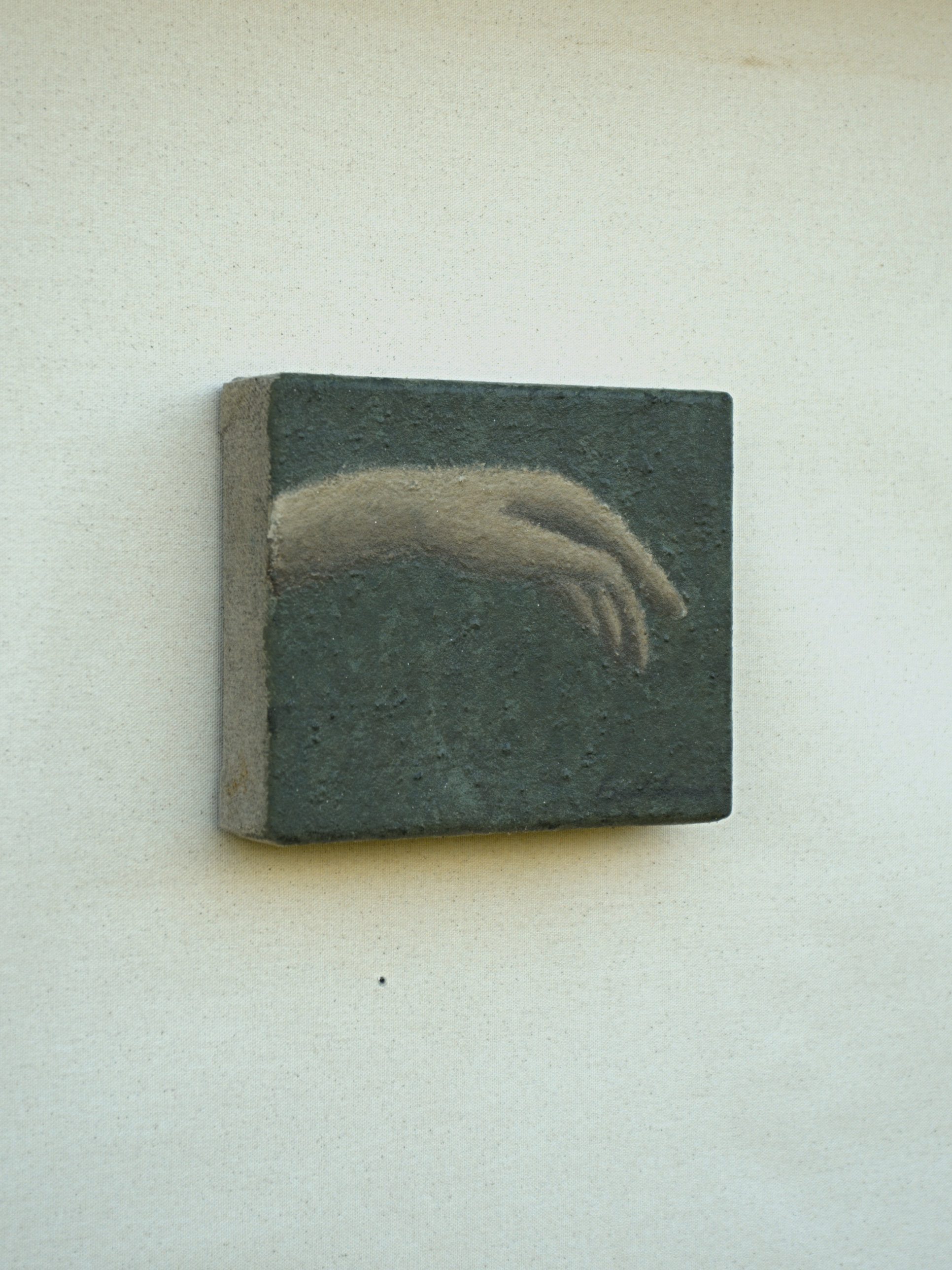 Je – L’air by Emilia Lemaire, 2026, seen from the side, showing the depth of the canvas and the salt surface.