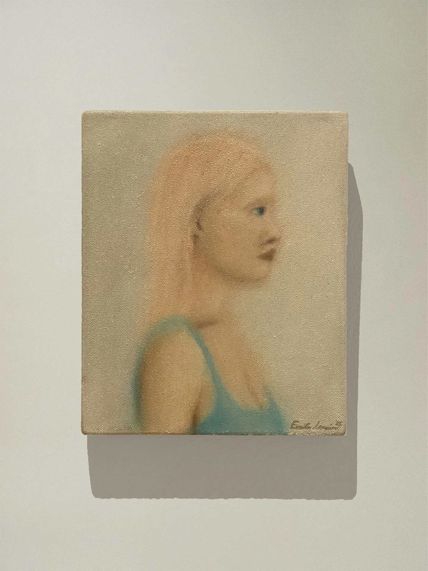 Tu – Portrait by Emilia Lemaire, 2025. A soft, blurred profile of a young woman with long blonde hair and a turquoise top, facing right, on a pale beige ground.