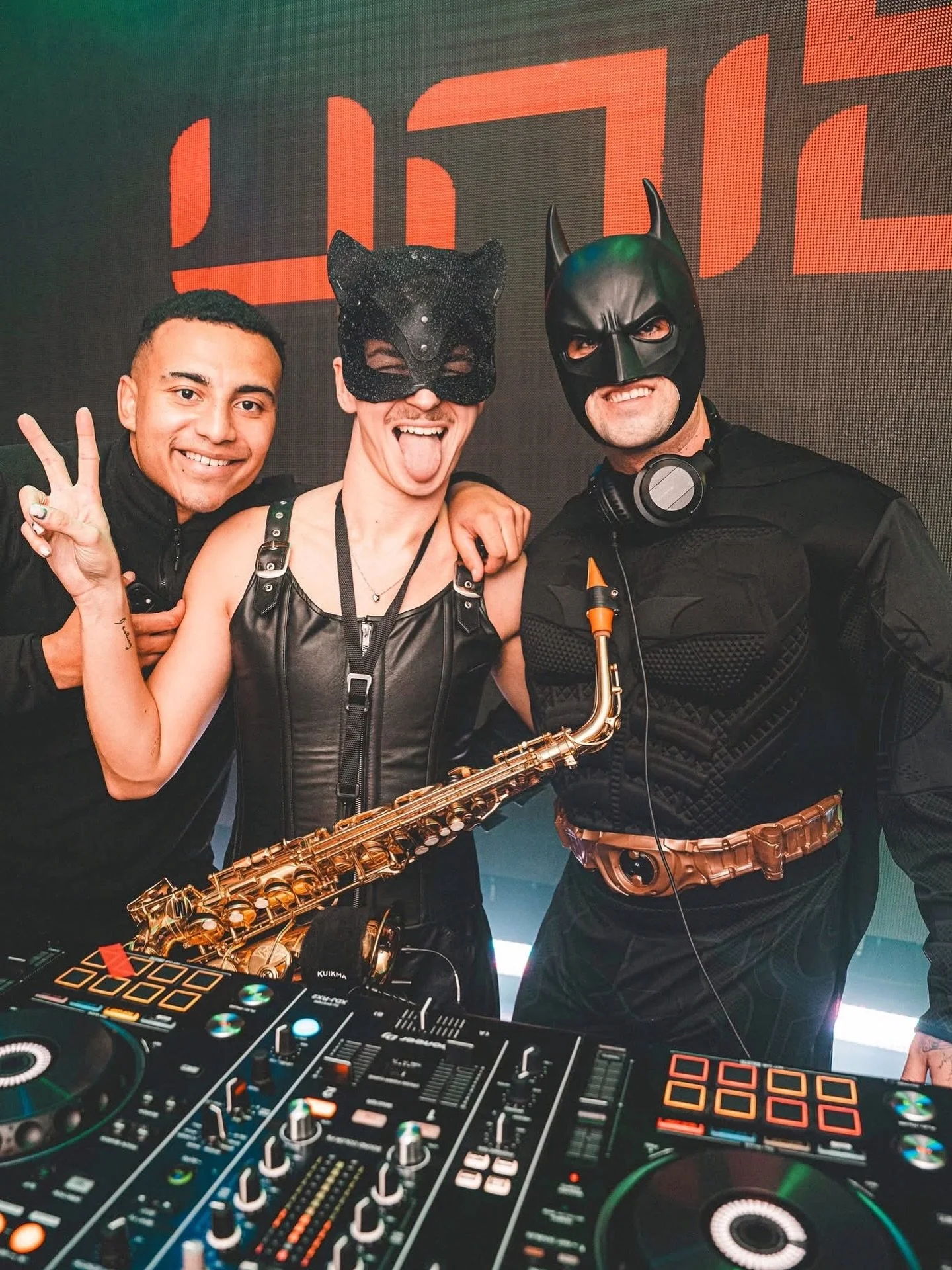 Fighting crime and starting parties 🦇🐈&zwj;⬛ 

📸 @conory.photography