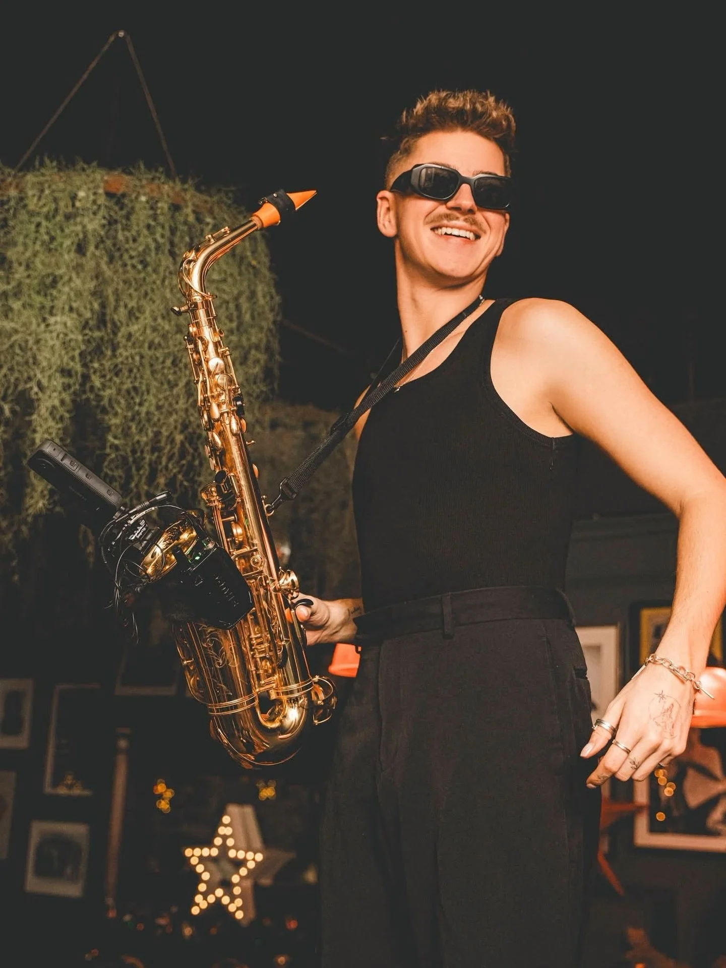 Let the music confiscate my soul 🕺🏼🎷

📸 @conory.photography