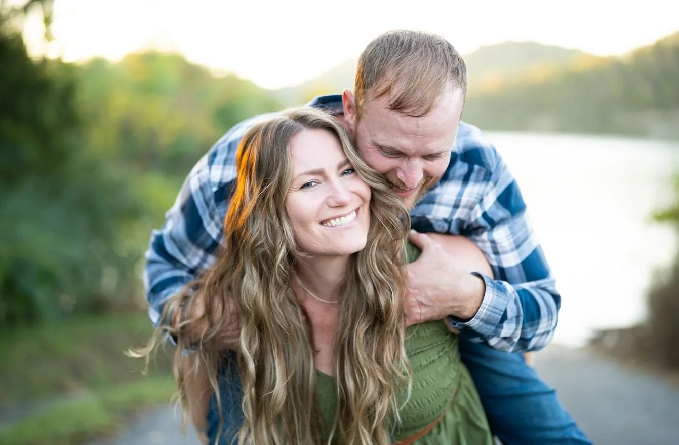 The sweetest!! 🫶🏻 📸 

#nashvilleportraitphotographer 
#nashvillecouplesession 
#nashvillephotographers