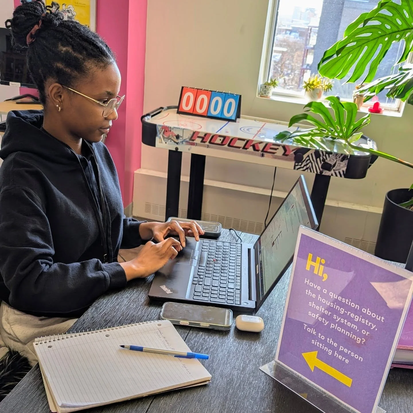 Hi friends, @intervalhouseottawa is back at the drop-in on Wednesdays from 2-6pm and Emmcy is here answer questions about the housing registry, shelter system, or safety planning.