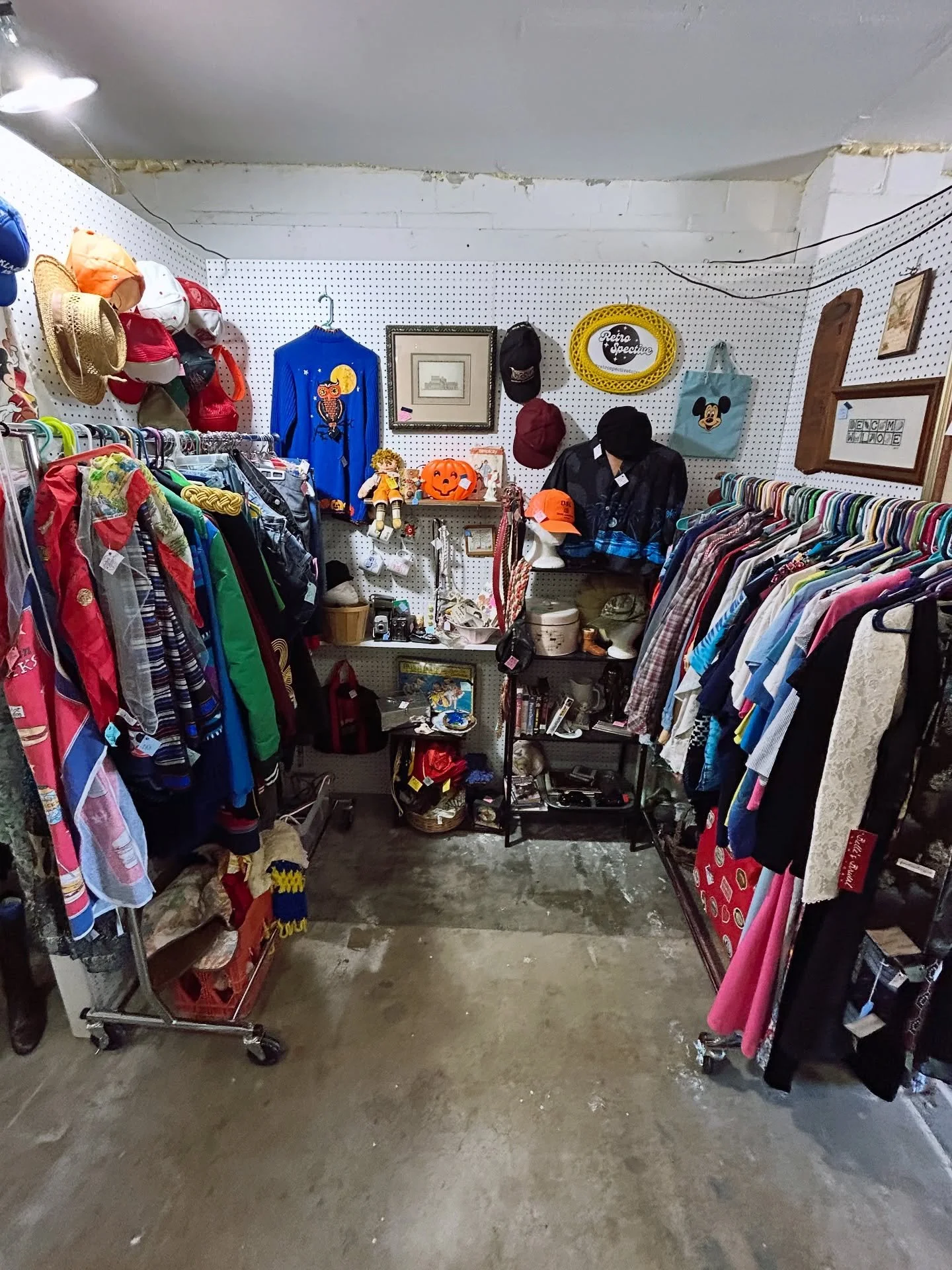 Check out what&rsquo;s fresh in my booth at @lovemetwotimestulsa this week! Lots of longsleeves and jackets and Fall wear went in, plus some vintage Halloween decor!