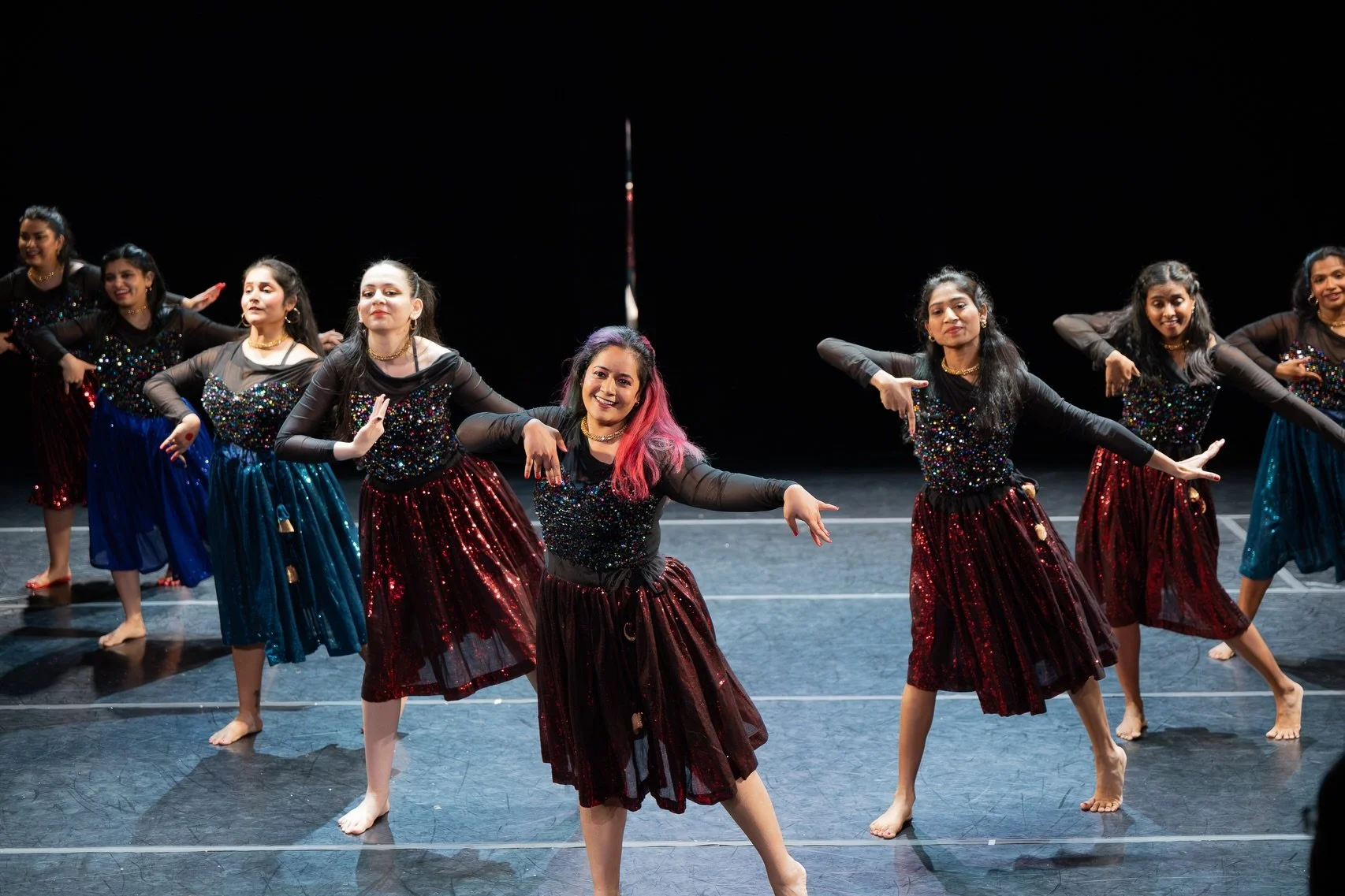 Graceful. Glowing. Unstoppable. Pure Madhuri energy, pure Oorja vibes ✨

Come join us and be a part of our community! 🙌🏻

#oorjadanceworks #transitionreels #dancetransition #kathakreels  #explore 

( student dance showcase , kathak dance , South As