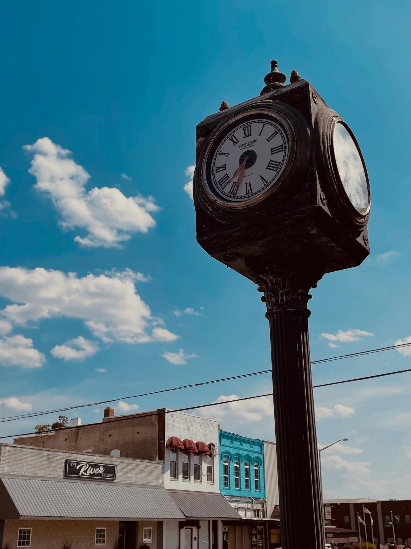 So many beautiful architectural details along Market Street! #marketstreetmtc #mainstreetusa #architecturaldetails #lookuplookdownlookallaround