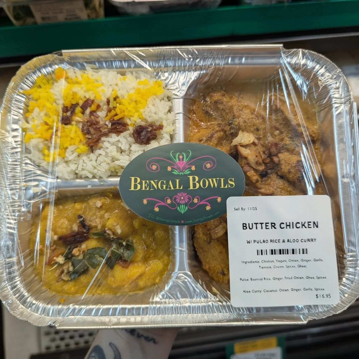 Lunch Time at the Co-op! 
✨ Freshly delivered Bengal Bowls meals
✨ Carriage House Chicken Salad, Vegan Chicken Salads, and more sides 
✨ Meat &amp; vegan sandwich and wrap options 
✨ Hot soups of the day: Thai Chicken Red Curry &amp; Loaded Baked Pot