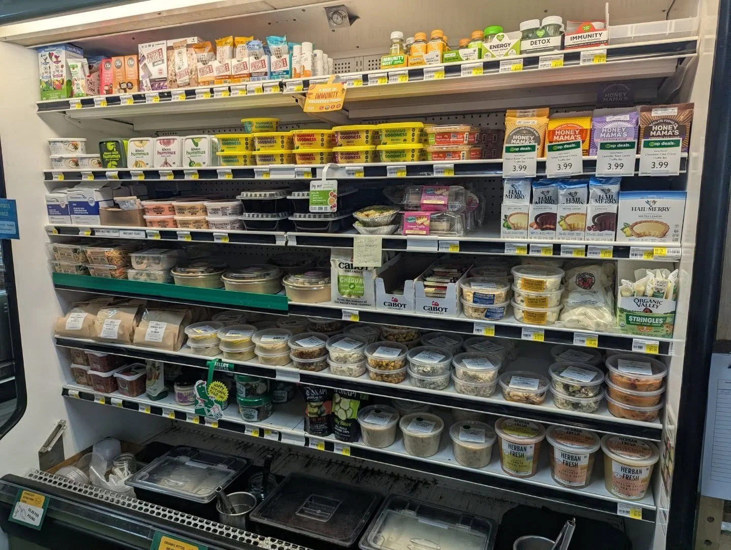 What's available at the co-op? 

✨ @happyeeats salads; everything with chicken, winter salad without chicken, Caesar, and Caesar with no chicken or bacon.
✨ @bengal.bowls; shrimp and butternut squash &amp; smoked chana masala with egg curry , wild Al