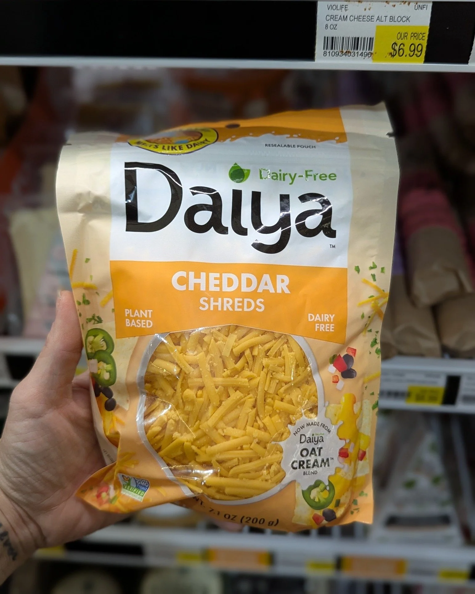 🧀 Say hello to melty, cheesy goodness &mdash; vegan style!
Daiya Cheddar Shreds are creamy, flavorful, and melt perfectly, making them a step above other vegan cheeses. Sprinkle them on pasta, nachos, or your favorite baked dishes and enjoy all the 