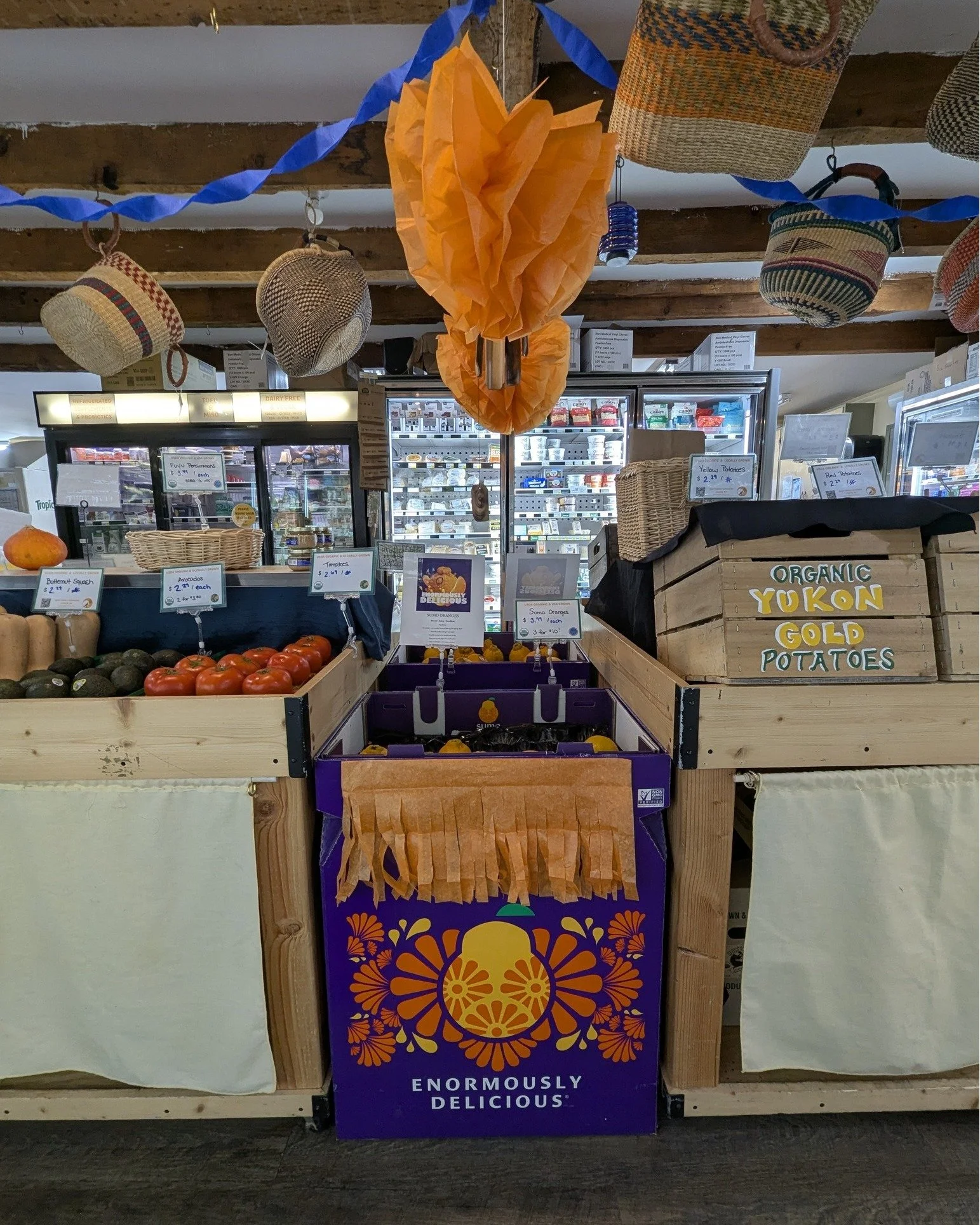 The season of @sumocitrus has begun!!! 😍🎉

What makes them different from other Oranges?
🍊 They're large, incredibly sweet (low acid/high sugar), seedless, and super easy to peel with minimal mess, thanks to a thick skin that separates easily.

Sh