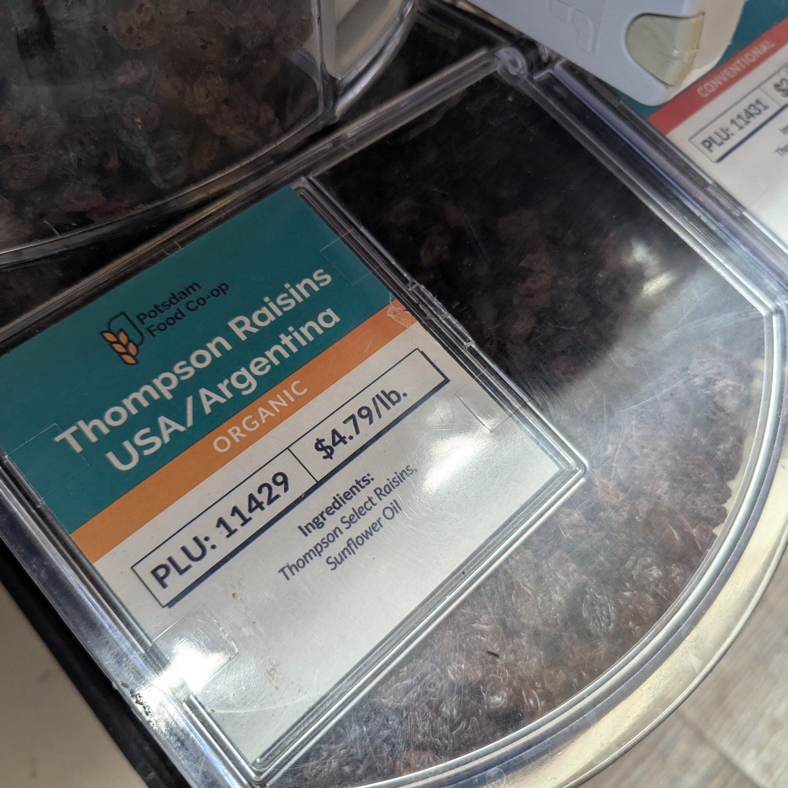 Buy it in bulk! 
✨ Raisins and Dried Cranberries are available in organic and conventional. Check out all the varieties 😍

Grab a paper bag, or bring your own container!

#Potsdam_Food_Coop #Raisins #Cranberries #Bulk #Reduce_Plastic_Waste