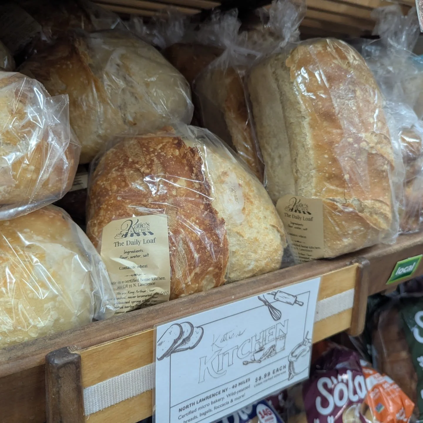 Freshly delivered today: Katie's Kitchen and Nourish! 

Come through and grab a loaf of your favorite 🤩🙏🏼

#potsdam_food_coop #bread #daily_loaf #foccacia #bagels
