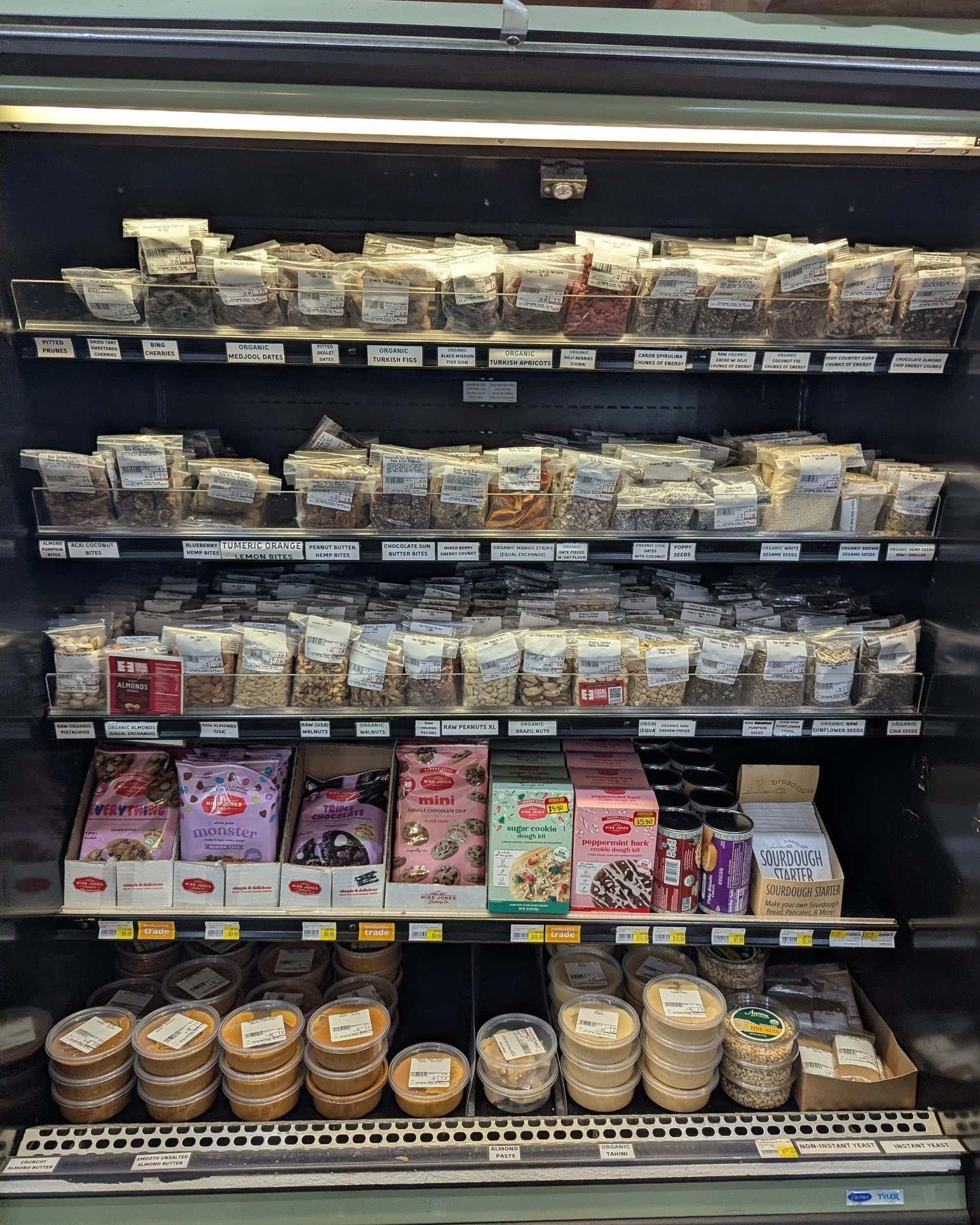 In the "nut cooler" you can find more than just various legumes. You can also find:

⚡ Seeds: Sesame, Chia, Pumpkin, Sunflower, Poppy, Hemp
⚡ Organic mango strips, turkish apricots, dates, cherries, and figs
⚡ Energy bites
⚡ Goji Berries
⚡ 