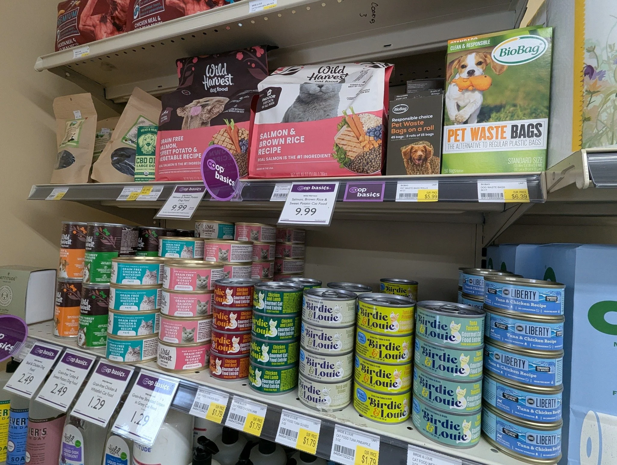 Did you know we have a small section of pet products for cats &amp; dogs? 😸🐶

#Potsdam_Food_Coop #Community_Owned #Pet_Food #Shop_Small_Business