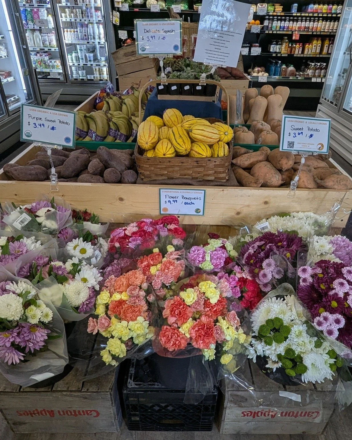 We have fresh flower bouquets! 💐💐
Celebrate spring early 💕

#Potsdam_Food_Coop #Flowers #Support_Small_Business