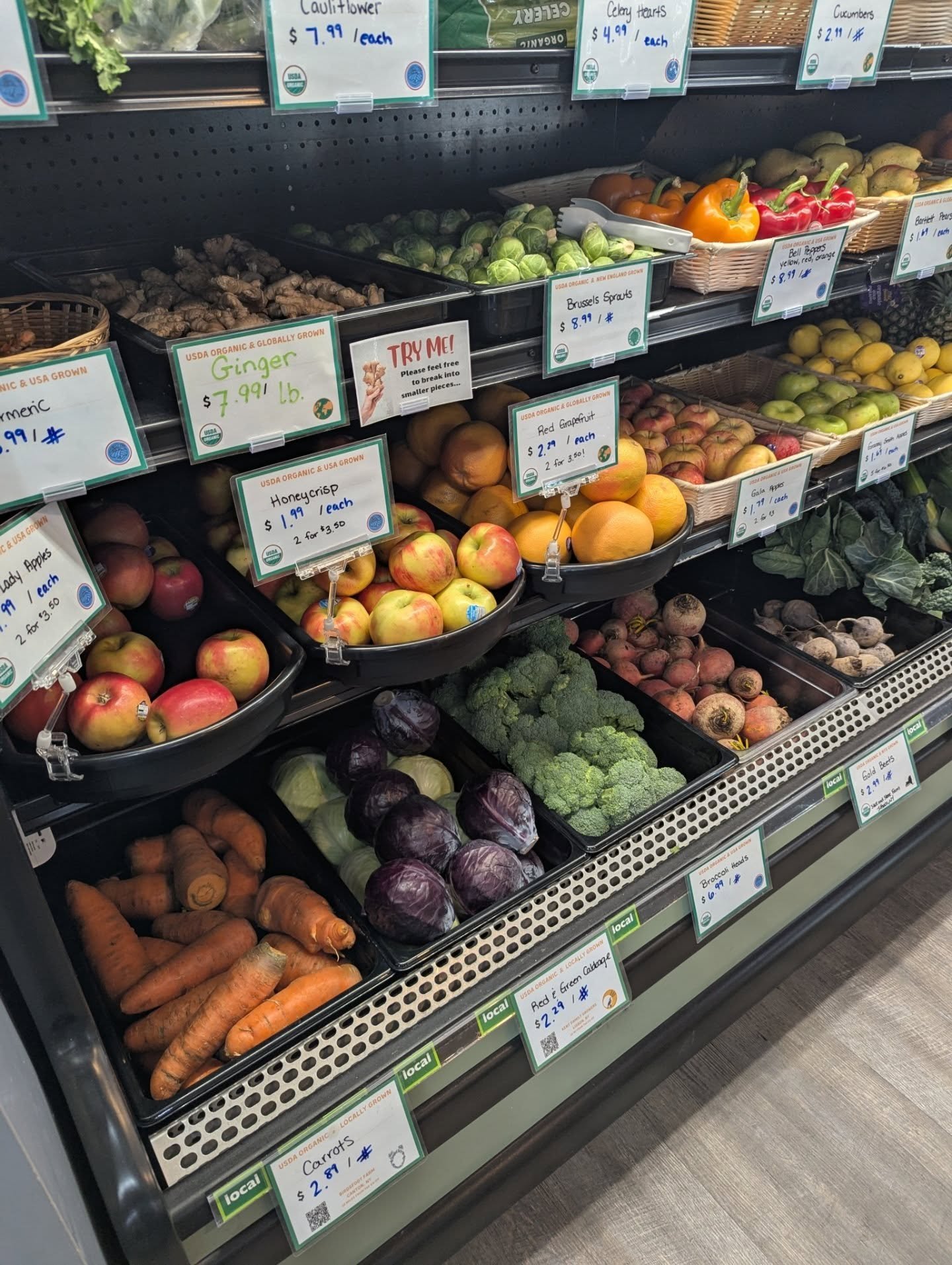 Produce is packed full! 🤩 Come shop with us today 💚

#potsdam_food_coop #produce #fresh