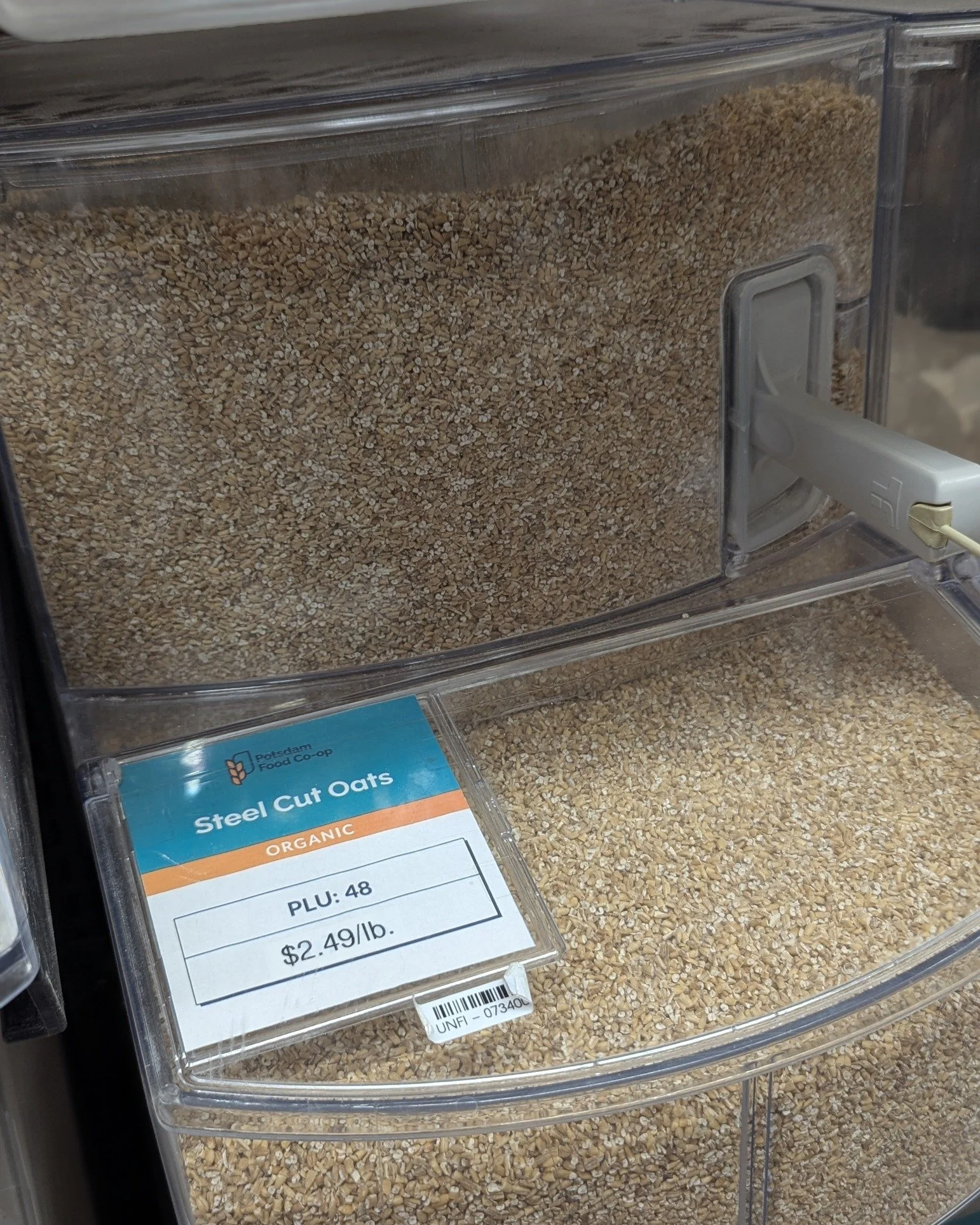 Bulk Restock Alert!
🌾 Organic Steel Cut Oats 

Bring your own container (get the tare while empty, with the lid on!) or grab one of our free paper bags!

#Potsdam_Food_Coop #Steel_cut_oats #Bulk #Organic #Reduce_Plastic_Waste