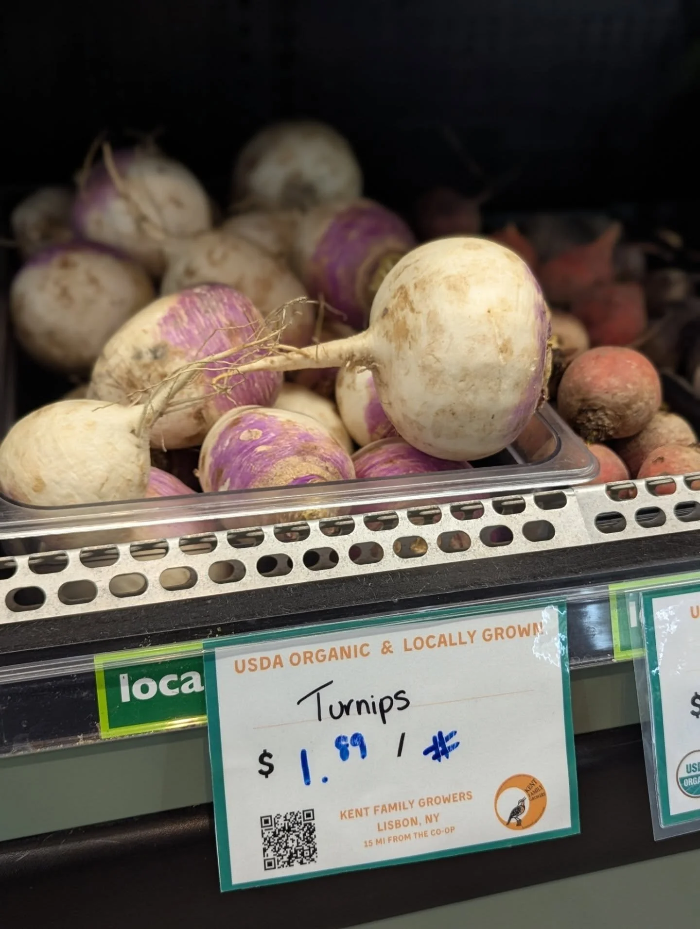 We love LOCAL 🤩 support local farmers by shopping produce here at the co-op! 

#potsdam_food_coop #locally_grown #fresh_produce