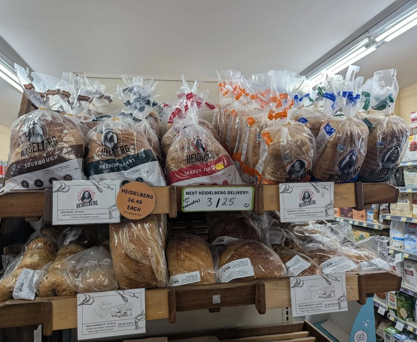 Wednesday means Heidelberg delivery!! Come grab yours asap 🤩. Now delivered weekly! 

#potsdam_food_coop #heidelberg_bread