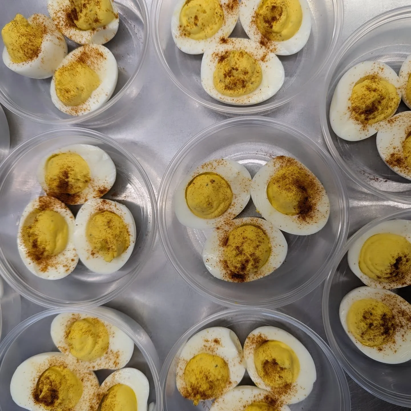 Fresh made deviled eggs are available in the deli case 🤩 made with local eggs!! 

#potsdam_food_coop #deviled_eggs #local_eggs #freshly_made