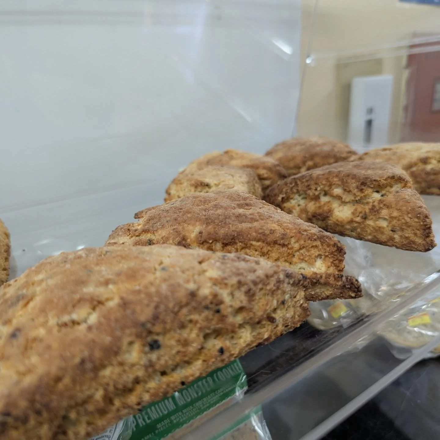 Today's fresh baked is the Everything Scone! We also have some fresh cut fruit in the deli case, courtesy of our Fresh Lead, Alanni! 

We also have coffee &amp; hot tea available as always ☕ 

#potsdam_food_coop #scones #fruit #breakfast