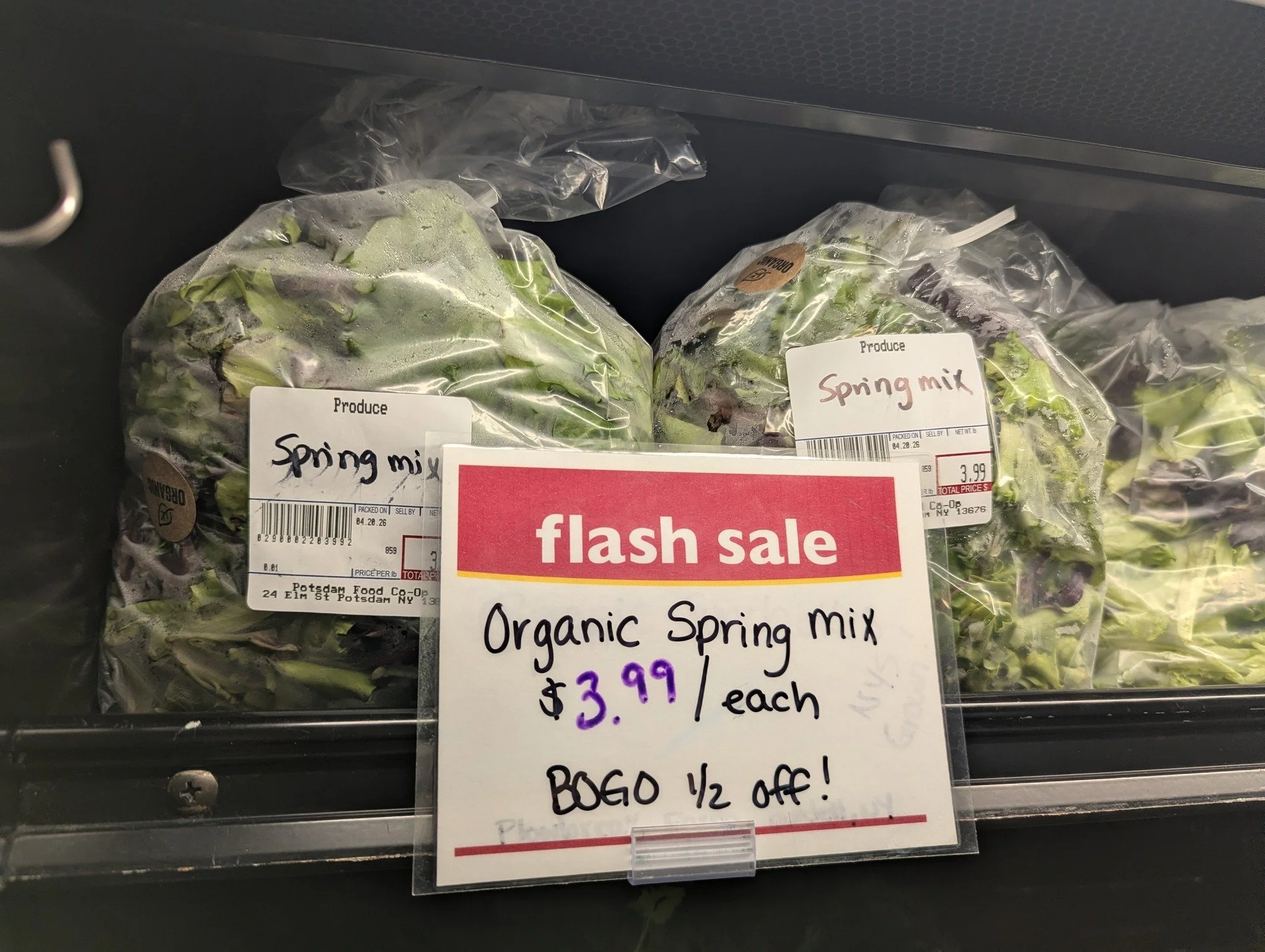 ⚠️ PRODUCE FLASH SALE ALERT ⚠️
Organic Spring Mix $3.99 each &amp; BOGO 50% off!!
Locally Grown Fingerling Potatoes &amp; Red Potatoes at $0.99c per pound!!

#Potsdam_Food_Coop #Potatoes #Spring_Mix #Produce #Organic #Locally_Grown