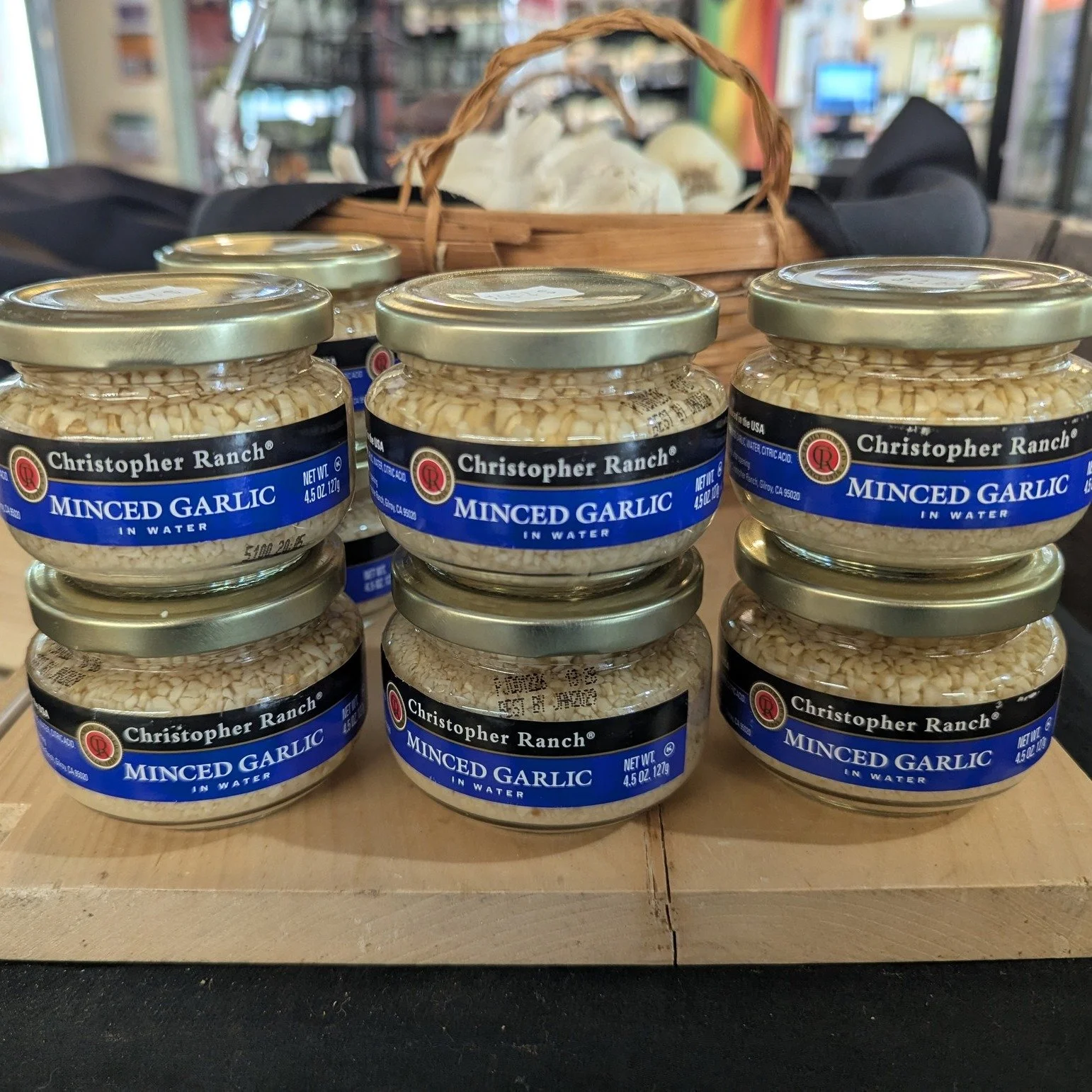 Looking for minced garlic? Look in the middle zone of the produce department! 💚

#Potsdam_Food_Coop #Minced_Garlic #Produce_Department