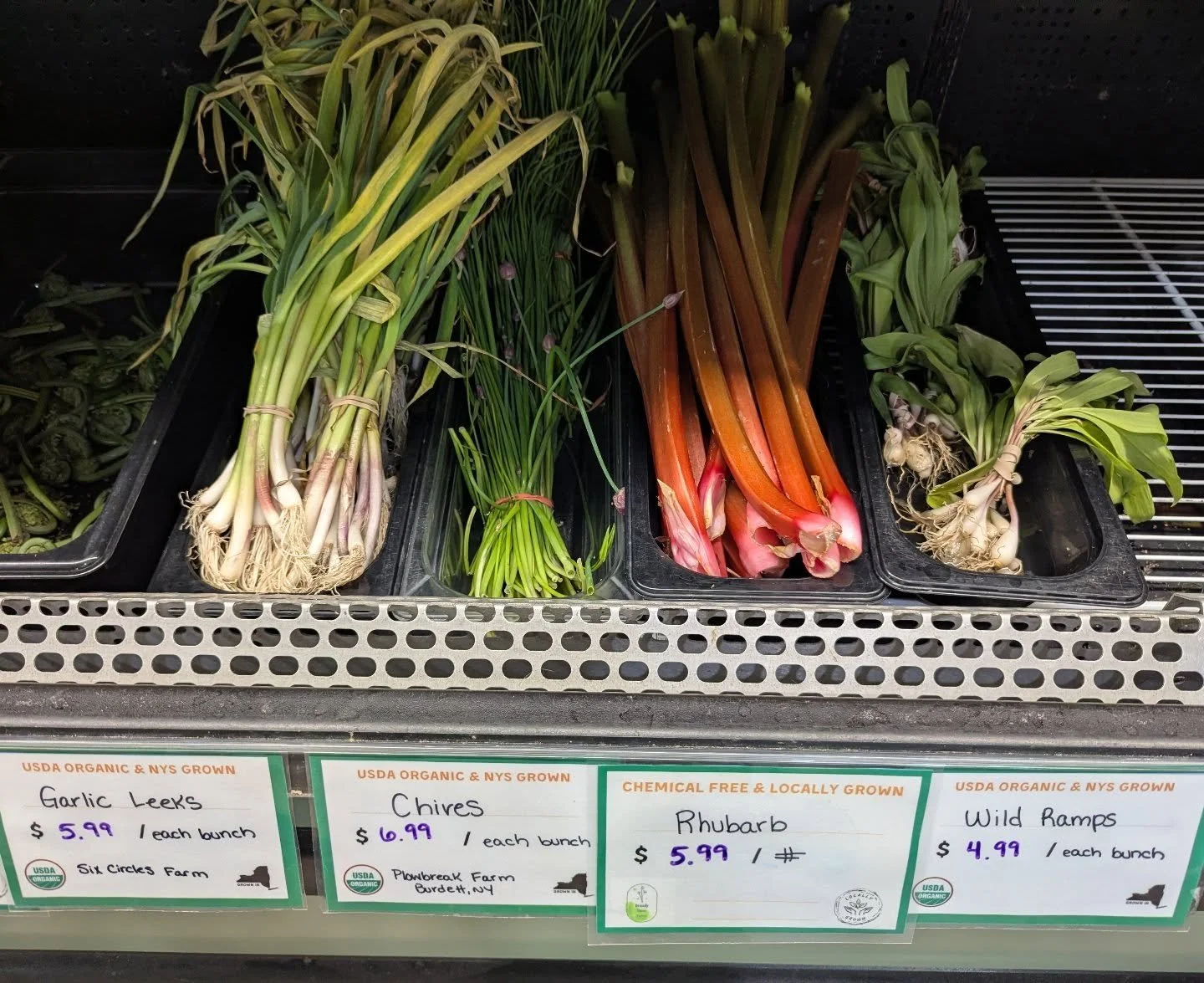 Garlic Leeks | Chives | Rhubarb | Wild Ramps

All grown locally or within NY state 🌿 

#potsdam_food_coop #produce #NY_grown #locally_grown