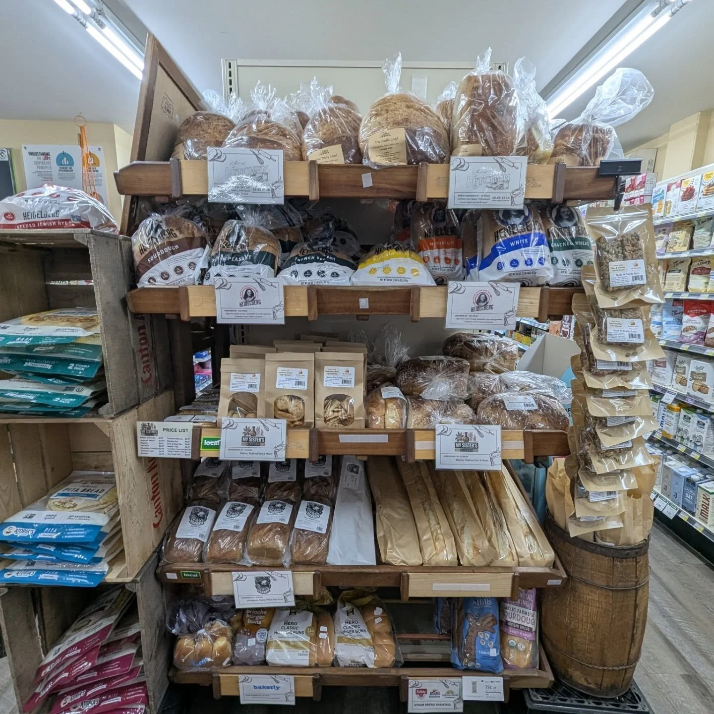 We were able to get a second delivery of Heidelberg bread today to make up for the small order we received yesterday! 😍

We also still have a bunch of locally made bread available!! 

#potsdam_food_coop #bread #locally_made