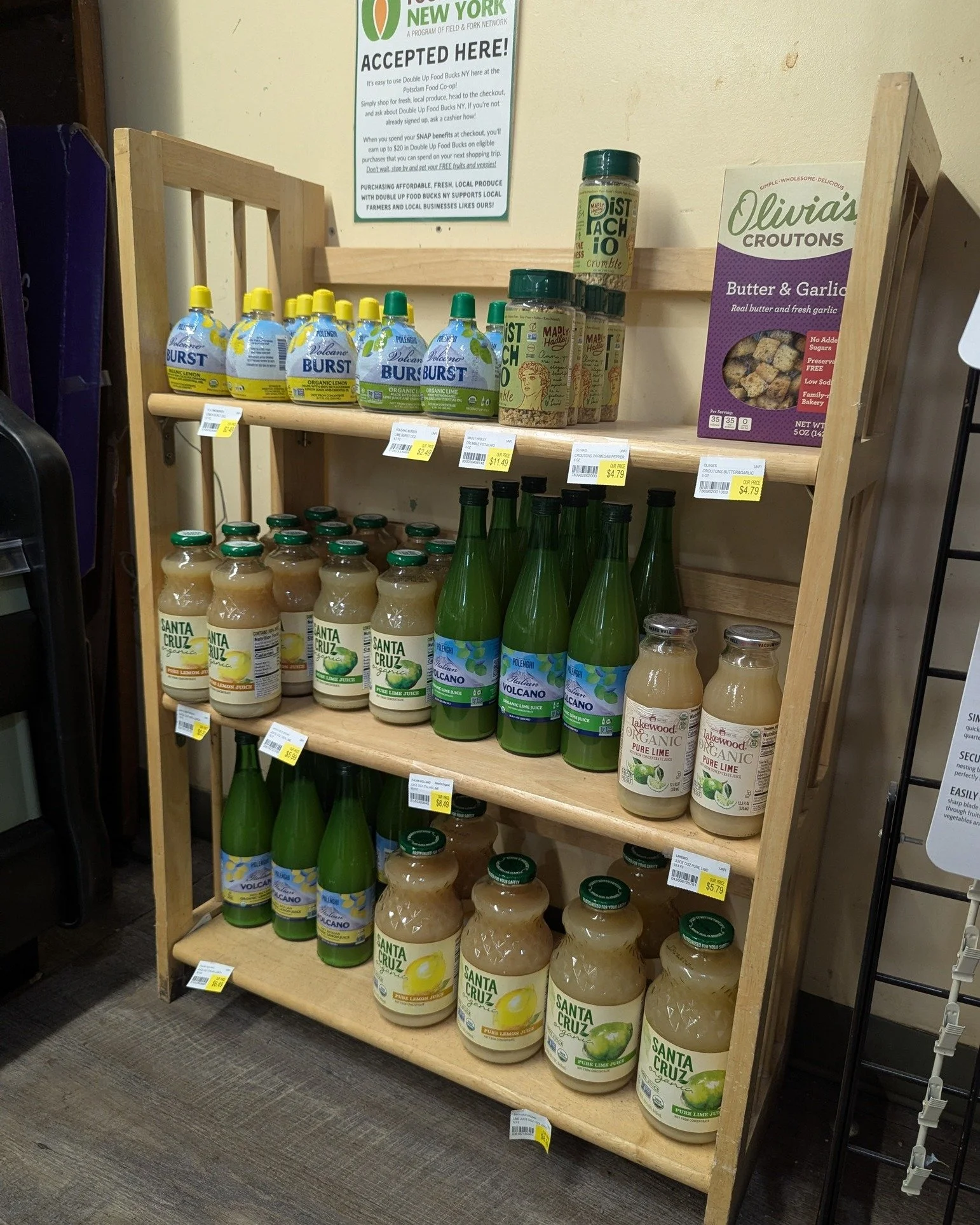 Looking for lemon and lime juice? They're over by the produce cooler! 🍋💚

#Potsdam_Food_Coop #Lemon_Juice #Lime_Juice