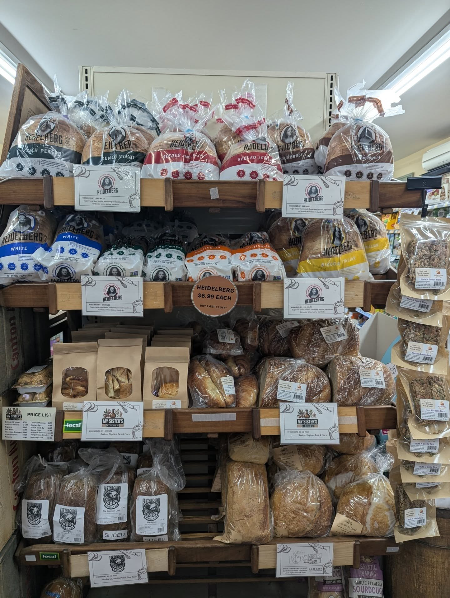 The bread shelf is full of goodies once more 🤩

#potsdam_food_coop #fresh_baked #locally_made