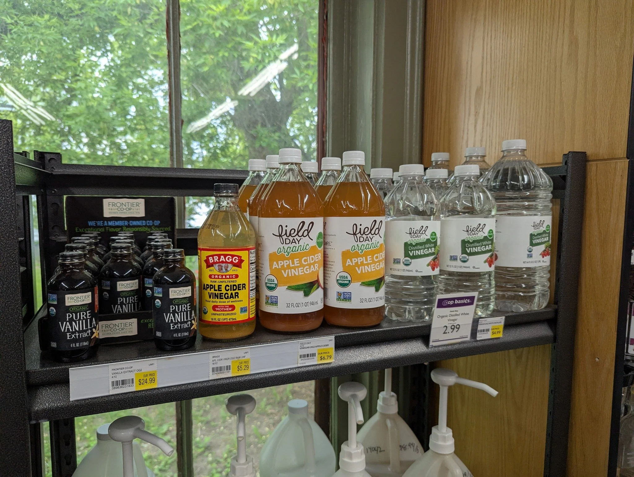 Locate larger quantities of certain products by the bulk area, including vanilla, apple cider vinegar, and distilled white vinegar. ✨

#Potsdam_Food_Coop #Field_Day #Frontier_Coop #Bragg