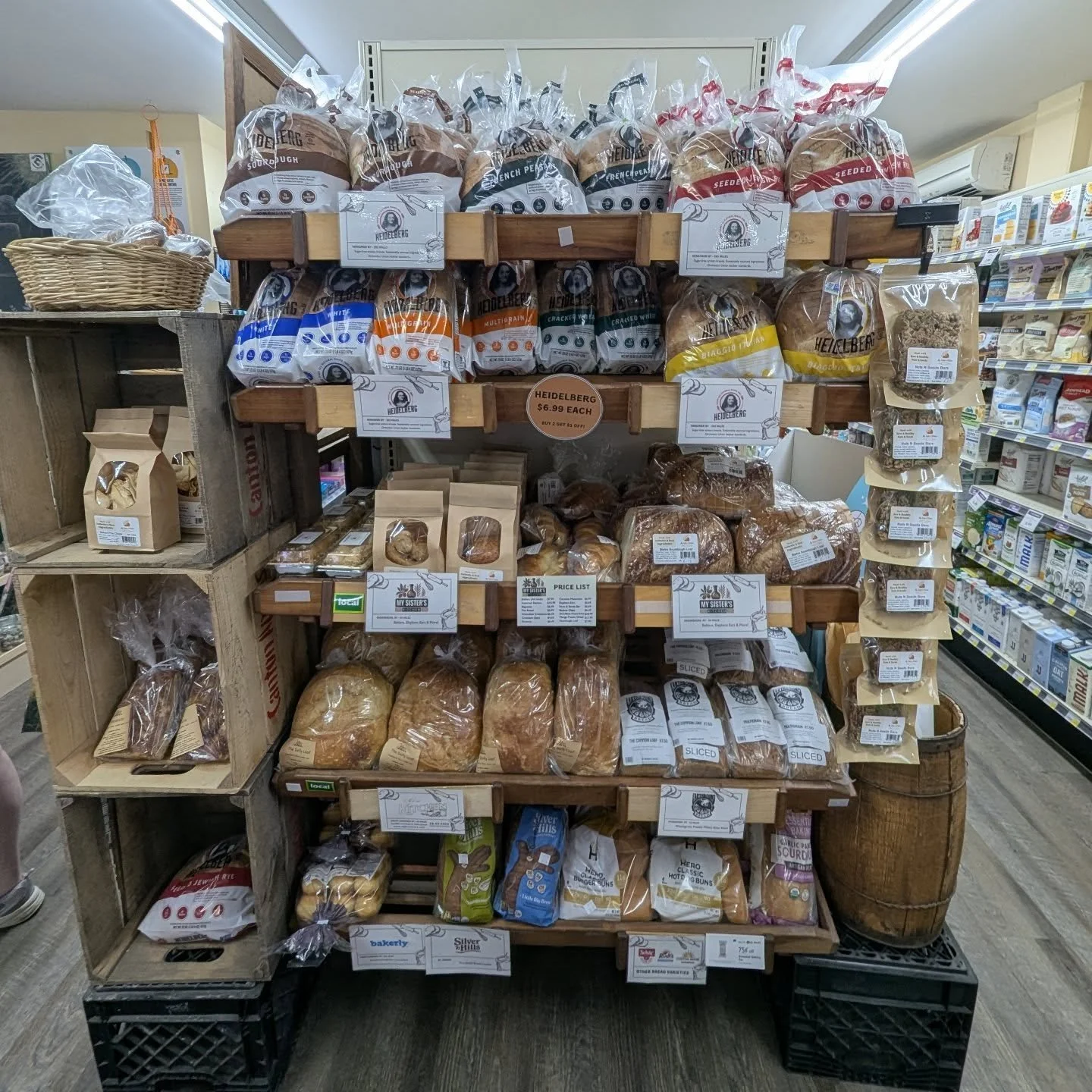 Wednesday around 2pm is when the bread shelf is the FULLEST 😍 come through and grab your favorite loaf! 

#Potsdam_Food_Coop #bakery #locally_made #support_small_business